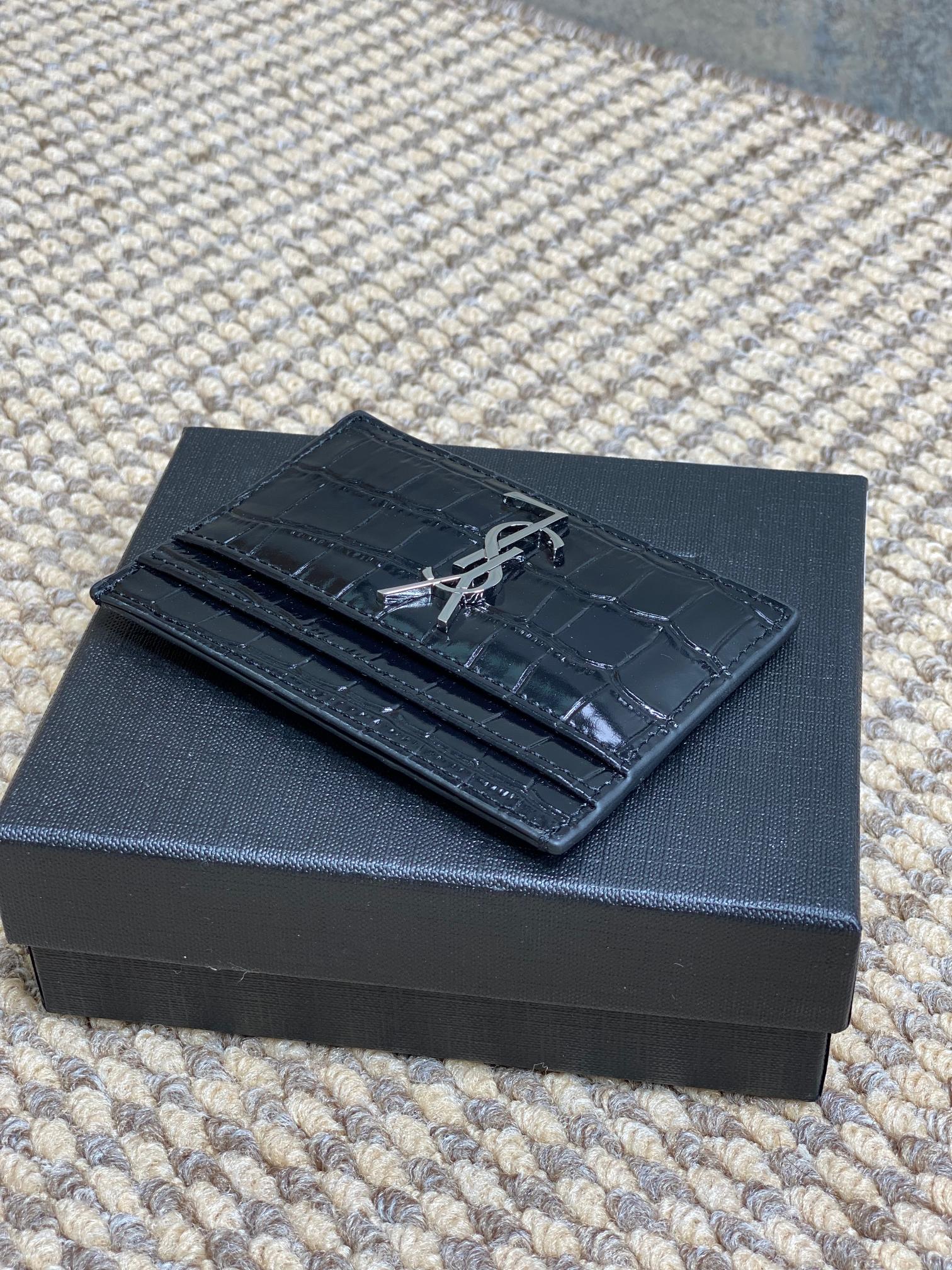 YSL圣罗兰经典logo亮光鳄鱼纹绗缝卡包尺寸10.5x7.5cm编码s206