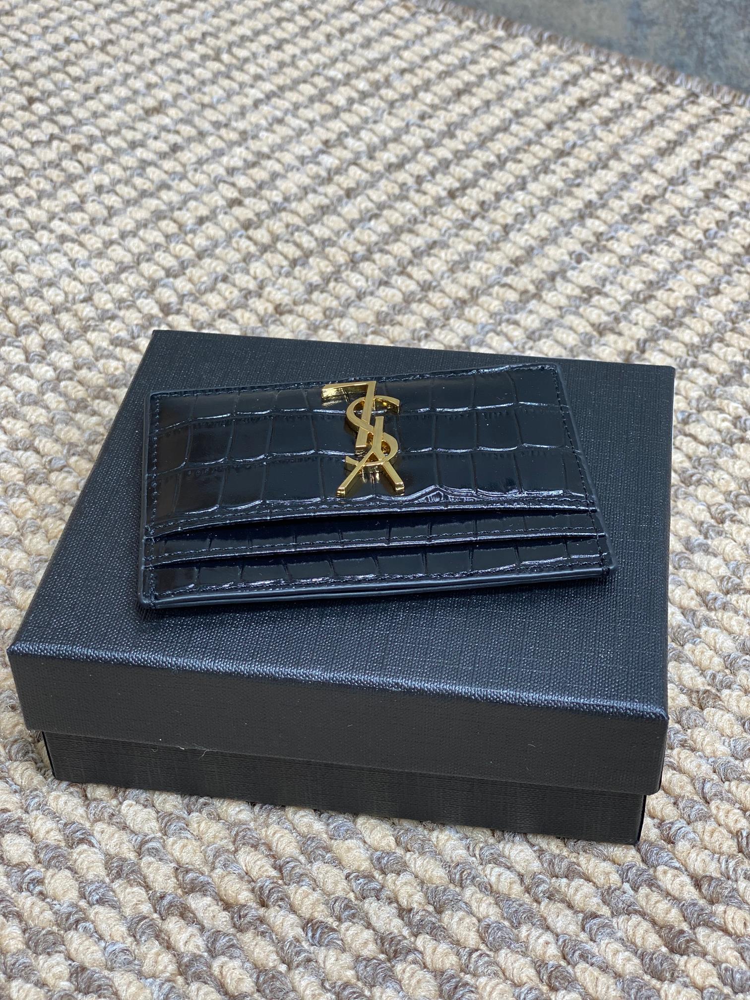 YSL圣罗兰经典logo亮光鳄鱼纹绗缝卡包尺寸10.5x7.5cm编码s206