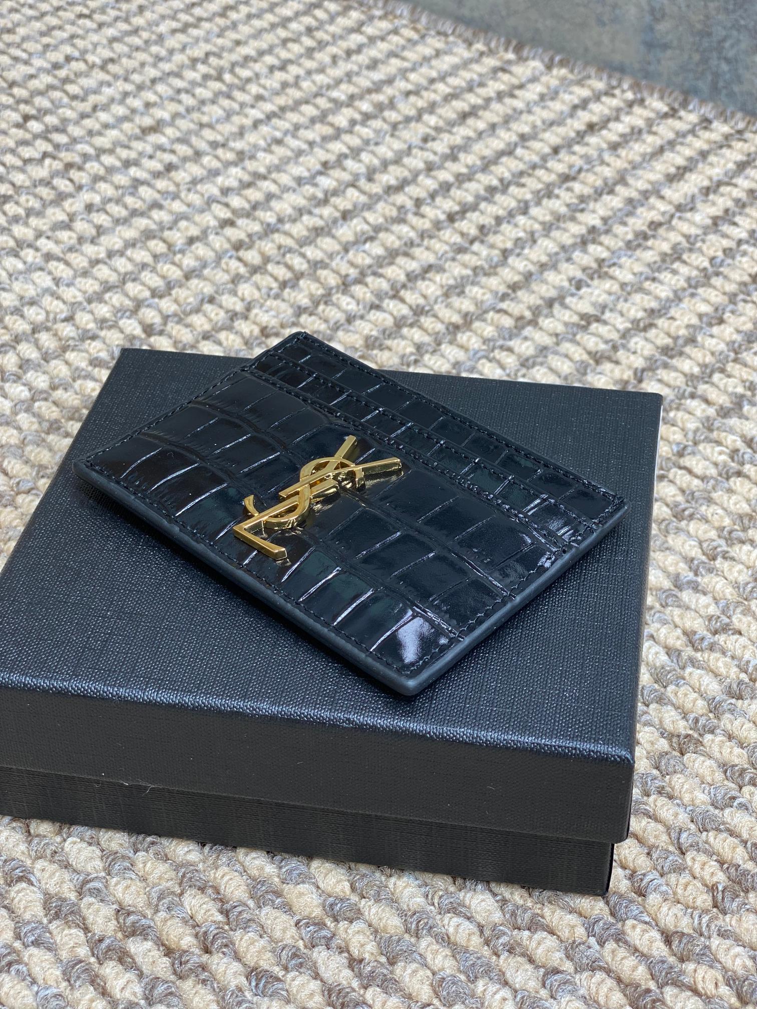 YSL圣罗兰经典logo亮光鳄鱼纹绗缝卡包尺寸10.5x7.5cm编码s206