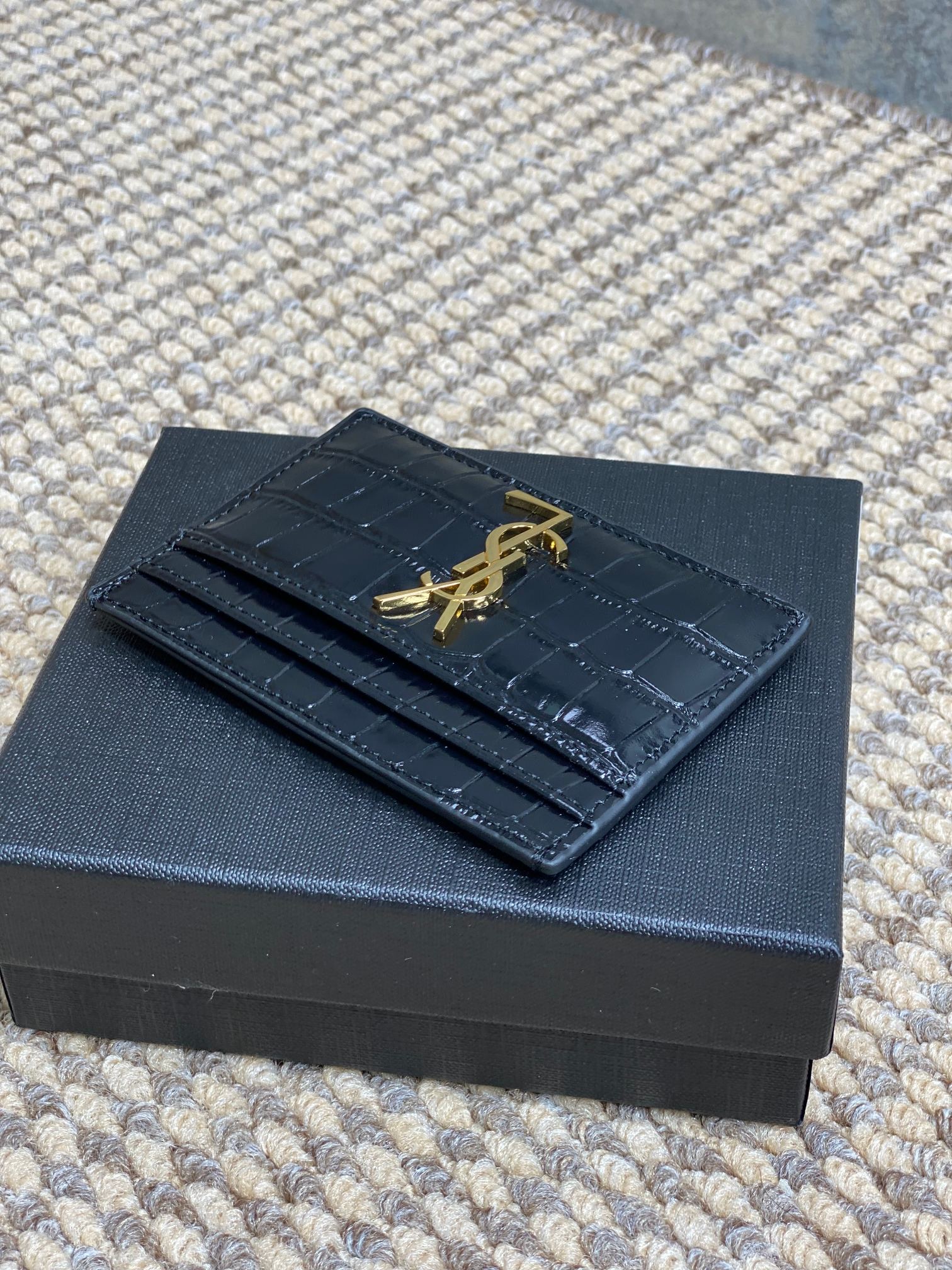 YSL圣罗兰经典logo亮光鳄鱼纹绗缝卡包尺寸10.5x7.5cm编码s206