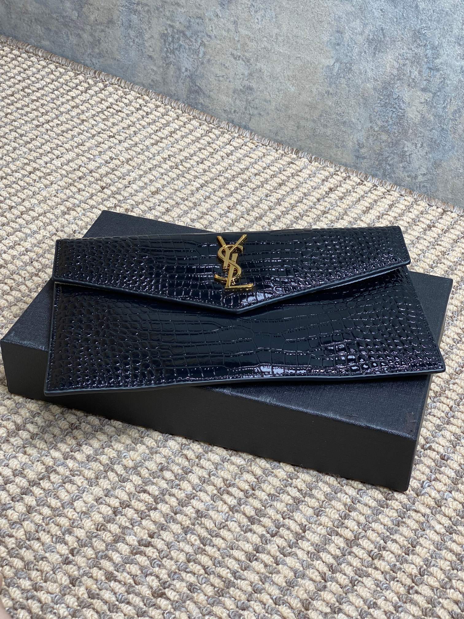 新款手包最经典的标志性金属logo意大利进口牛皮简约又不失高端搭配休闲风or淑女风或者西装都能hold得