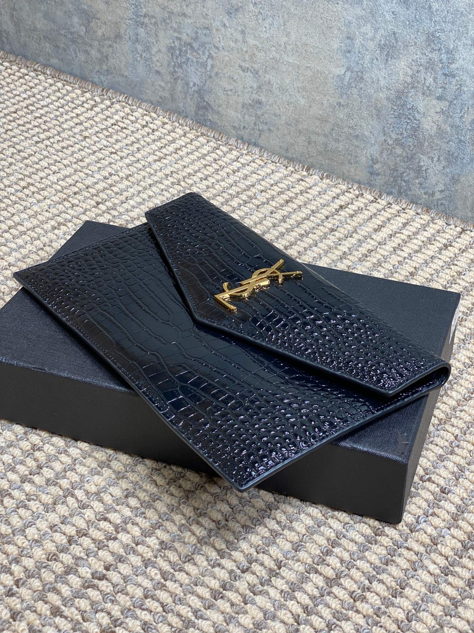 新款手包最经典的标志性金属logo意大利进口牛皮简约又不失高端搭配休闲风or淑女风或者西装都能hold得