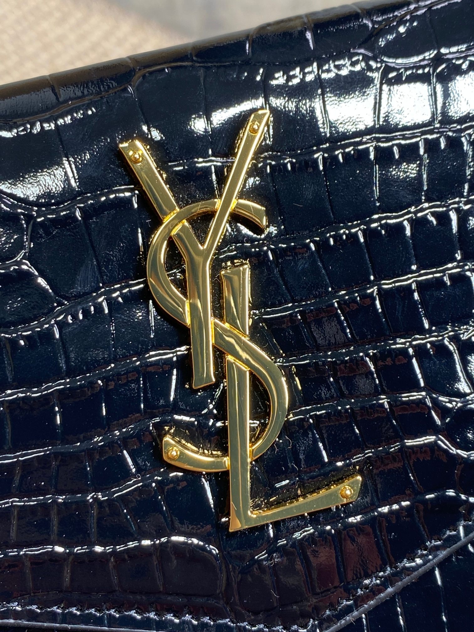 新款手包最经典的标志性金属logo意大利进口牛皮简约又不失高端搭配休闲风or淑女风或者西装都能hold得
