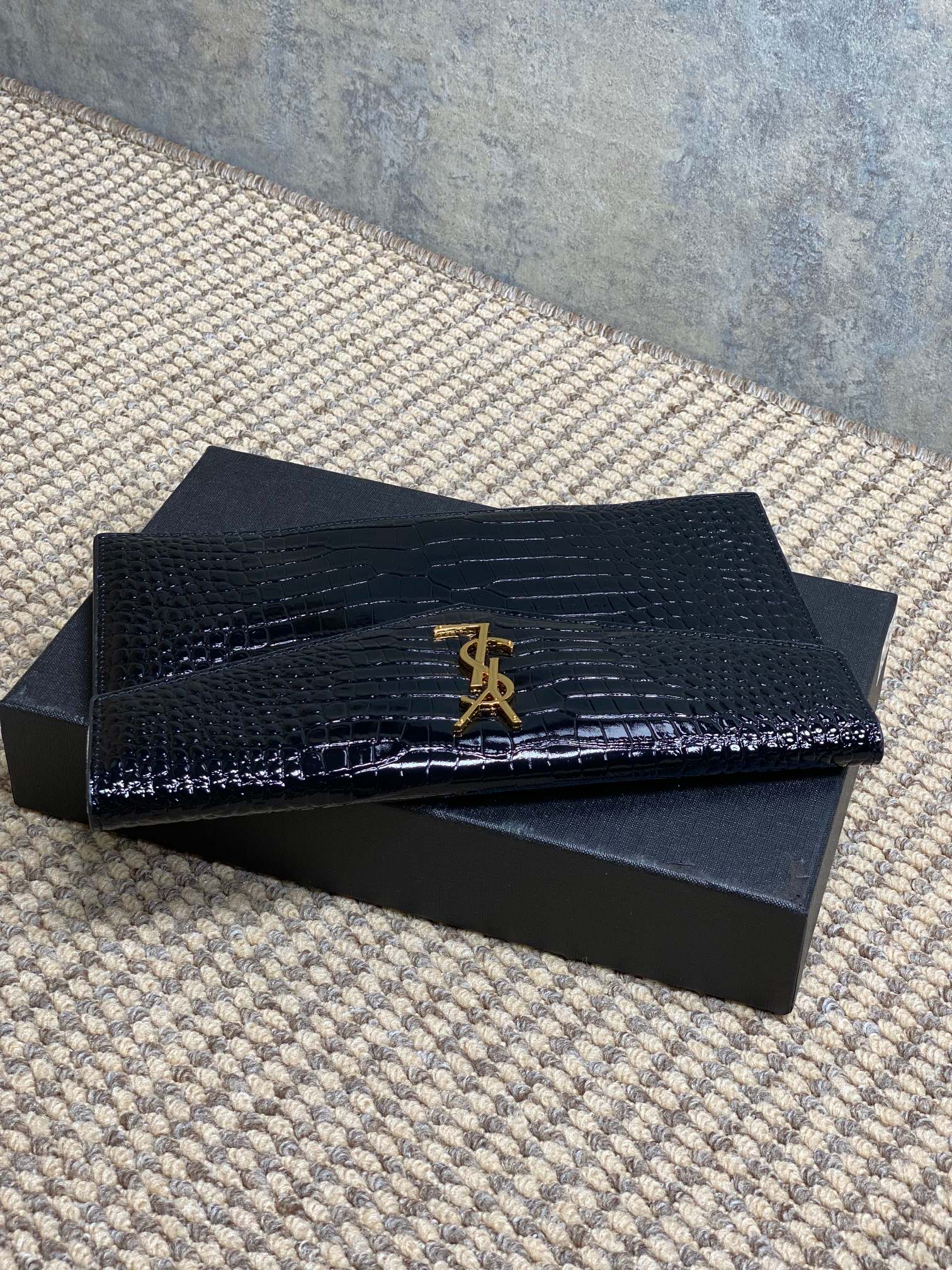 新款手包最经典的标志性金属logo意大利进口牛皮简约又不失高端搭配休闲风or淑女风或者西装都能hold得