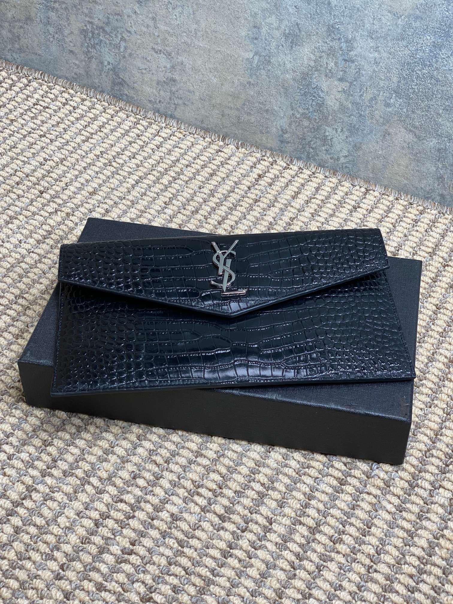新款手包最经典的标志性金属logo意大利进口牛皮简约又不失高端搭配休闲风or淑女风或者西装都能hold得