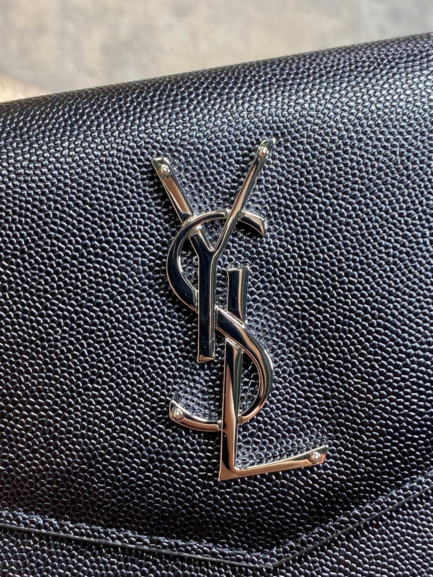 新款手包最经典的标志性金属logo意大利进口牛皮简约又不失高端搭配休闲风or淑女风或者西装都能hold得