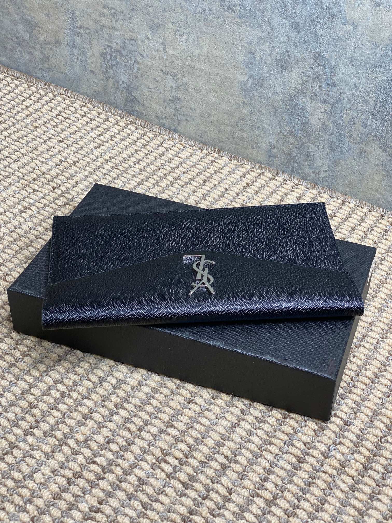 新款手包最经典的标志性金属logo意大利进口牛皮简约又不失高端搭配休闲风or淑女风或者西装都能hold得