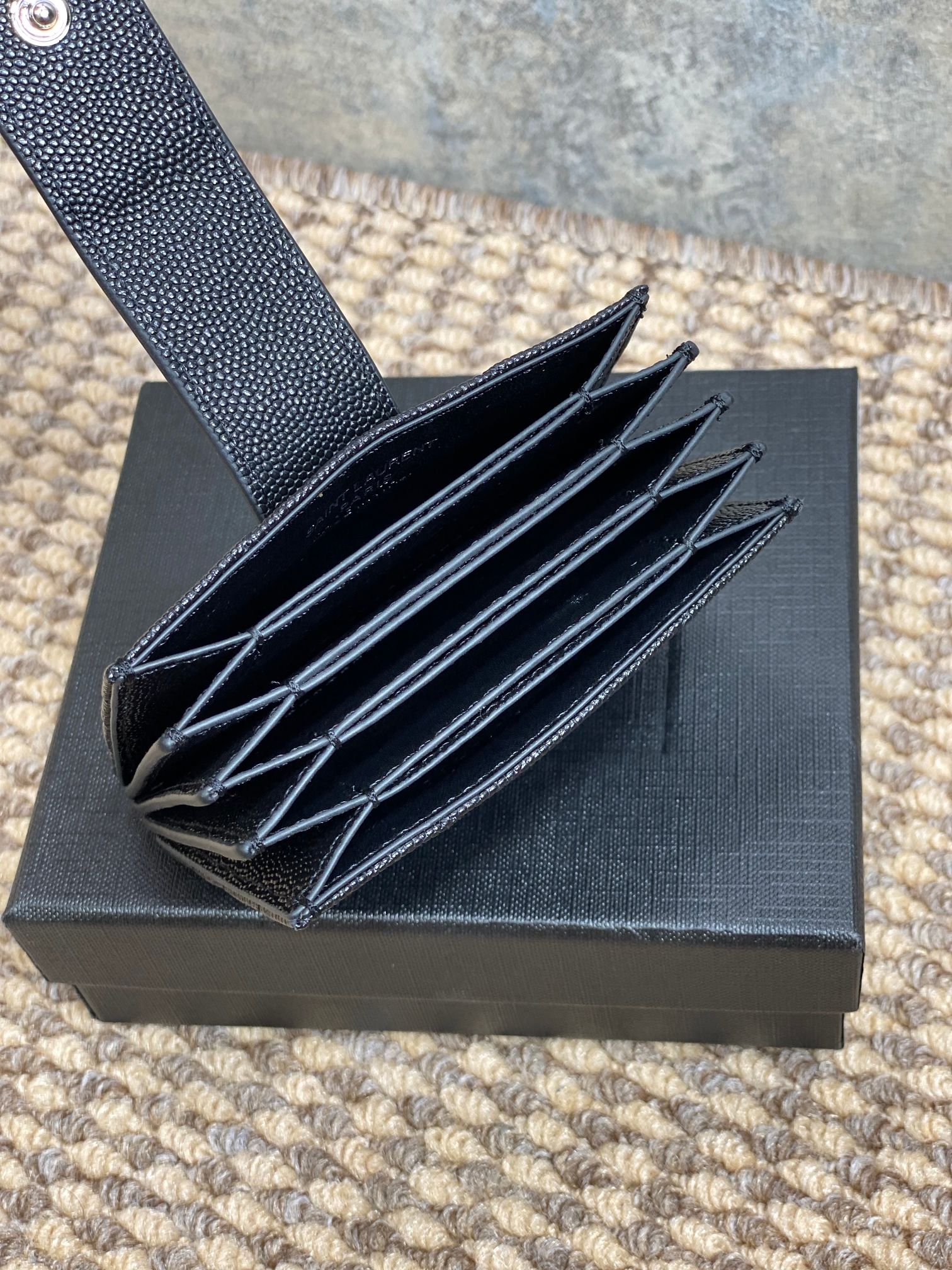 圣罗兰YSL鱼子酱卡片包配5个卡槽尺寸11x8型号607907