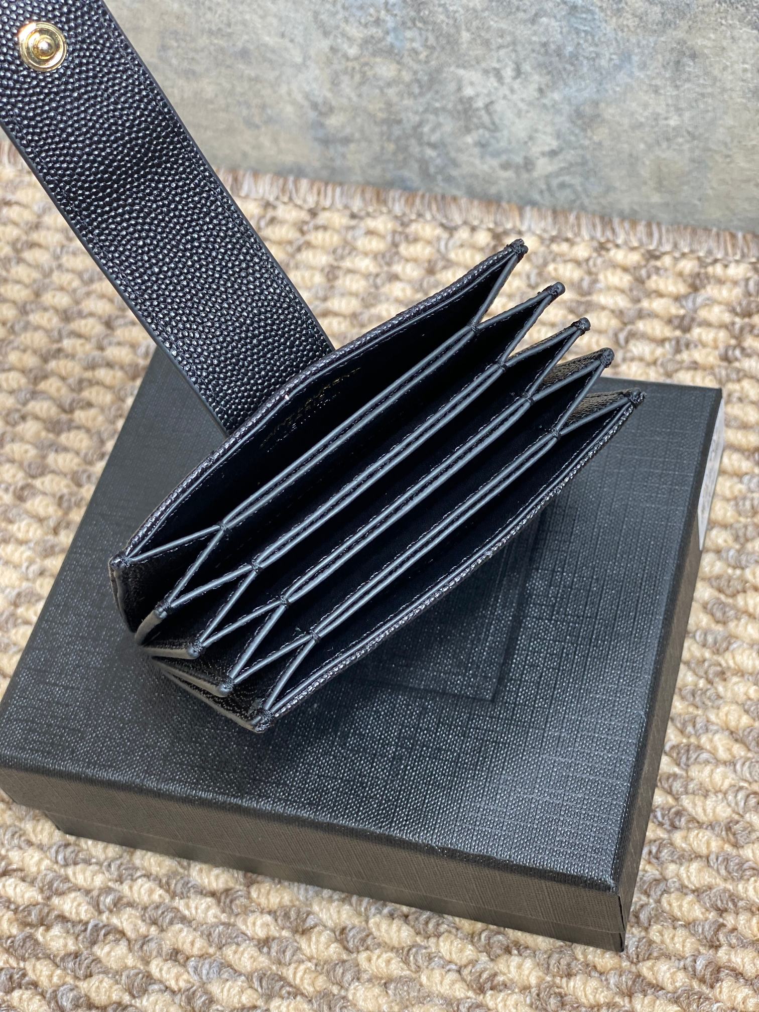 圣罗兰YSL鱼子酱卡片包配5个卡槽尺寸11x8型号607907
