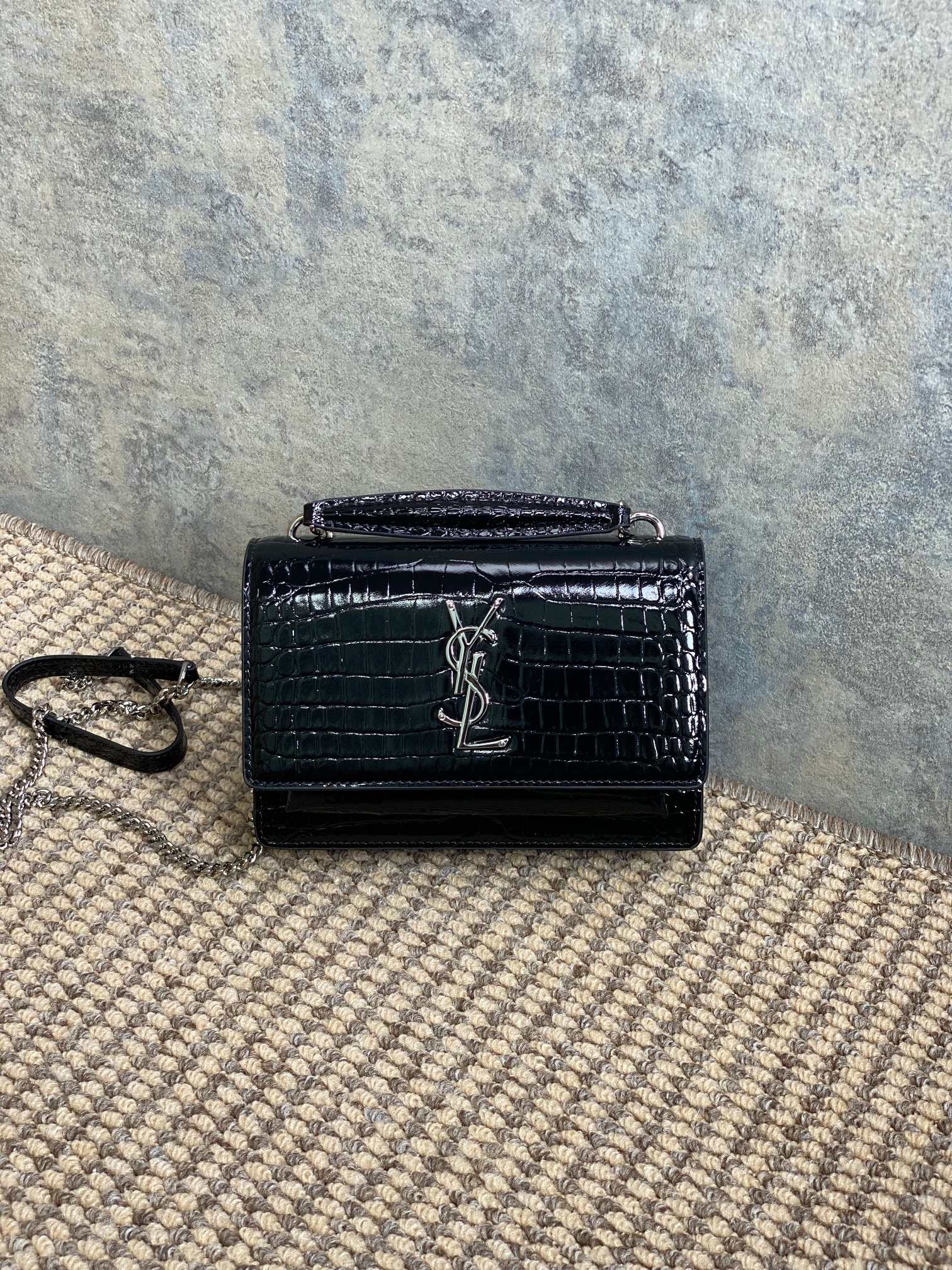 NO:851325,Hot small crocodile pattern small size is shipping!  The shoulder strap is detachable and can be carried by hand. There is a card slot inside for practical use. Size 19*14*5.4, 533026, model 441973, YSL Saint Laurent grade original leather, saint laurent, saint laurent, Hermes,19860909火爆小鳄鱼纹小号出货！肩带可拆卸 可手拎 内有卡槽实用 尺寸19*14*5.4 ,533026 型号441973,YSL圣罗兰特级原厂皮,saint laurent,saint laurent,Hermes,,Bag
