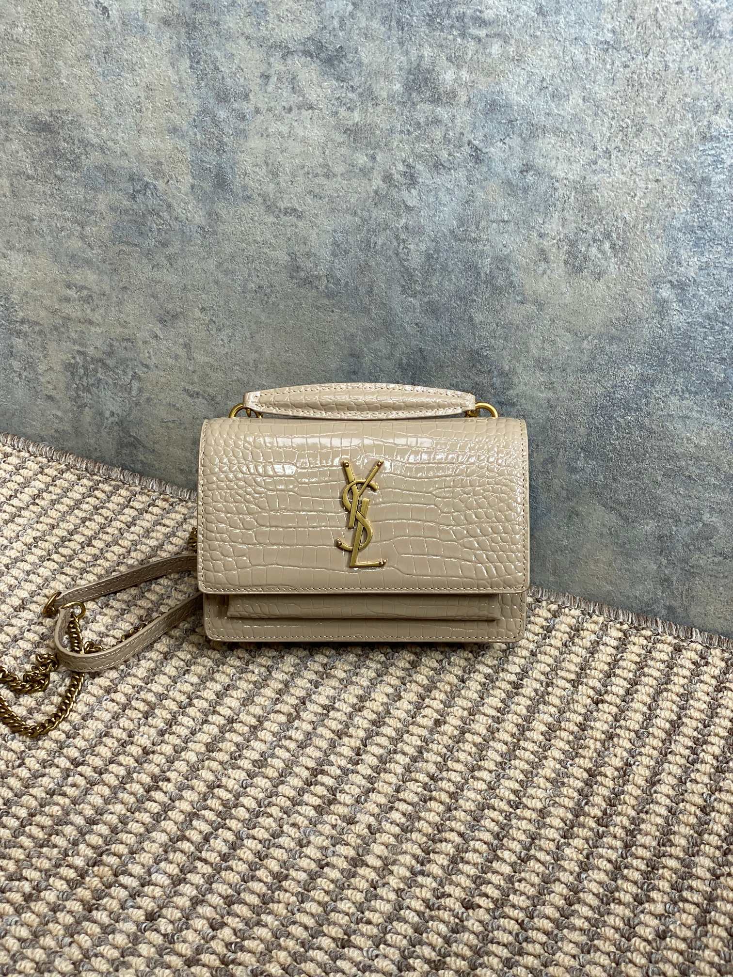 NO:851314,Hot small crocodile pattern small size is shipping!  The shoulder strap is detachable and can be carried by hand. There is a card slot inside for practical use. Size 19*14*5.4, 533026 Model 441973, YSL Saint Laurent grade original leather, saint laurent, saint laurent, Hermes,19860909火爆小鳄鱼纹小号出货！肩带可拆卸 可手拎 内有卡槽实用 尺寸19*14*5.4, 533026 型号441973,YSL圣罗兰特级原厂皮,saint laurent,saint laurent,Hermes,,Bag