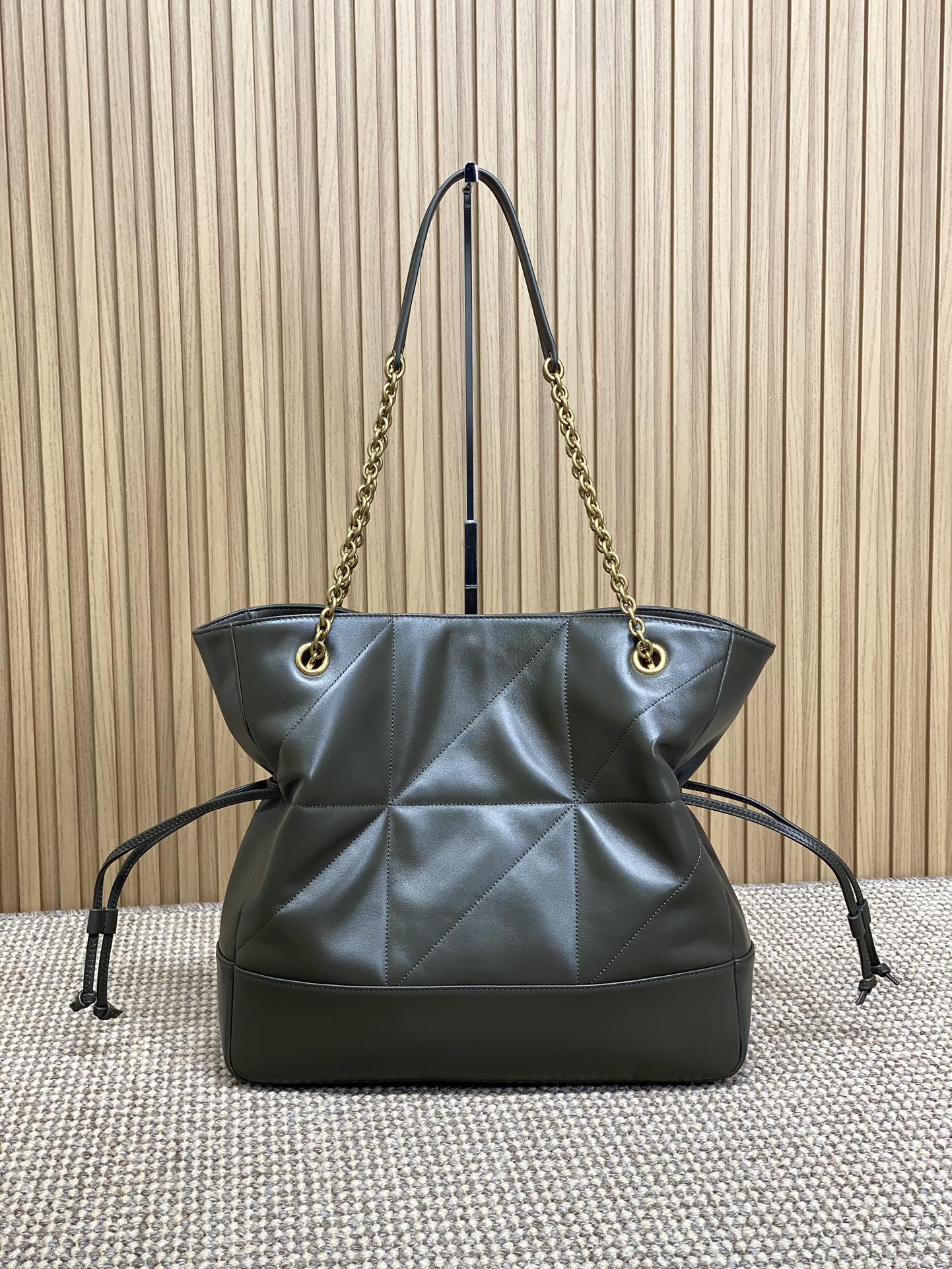 YSL Style Green Leather Chain Bag Lookbook Reference image 2