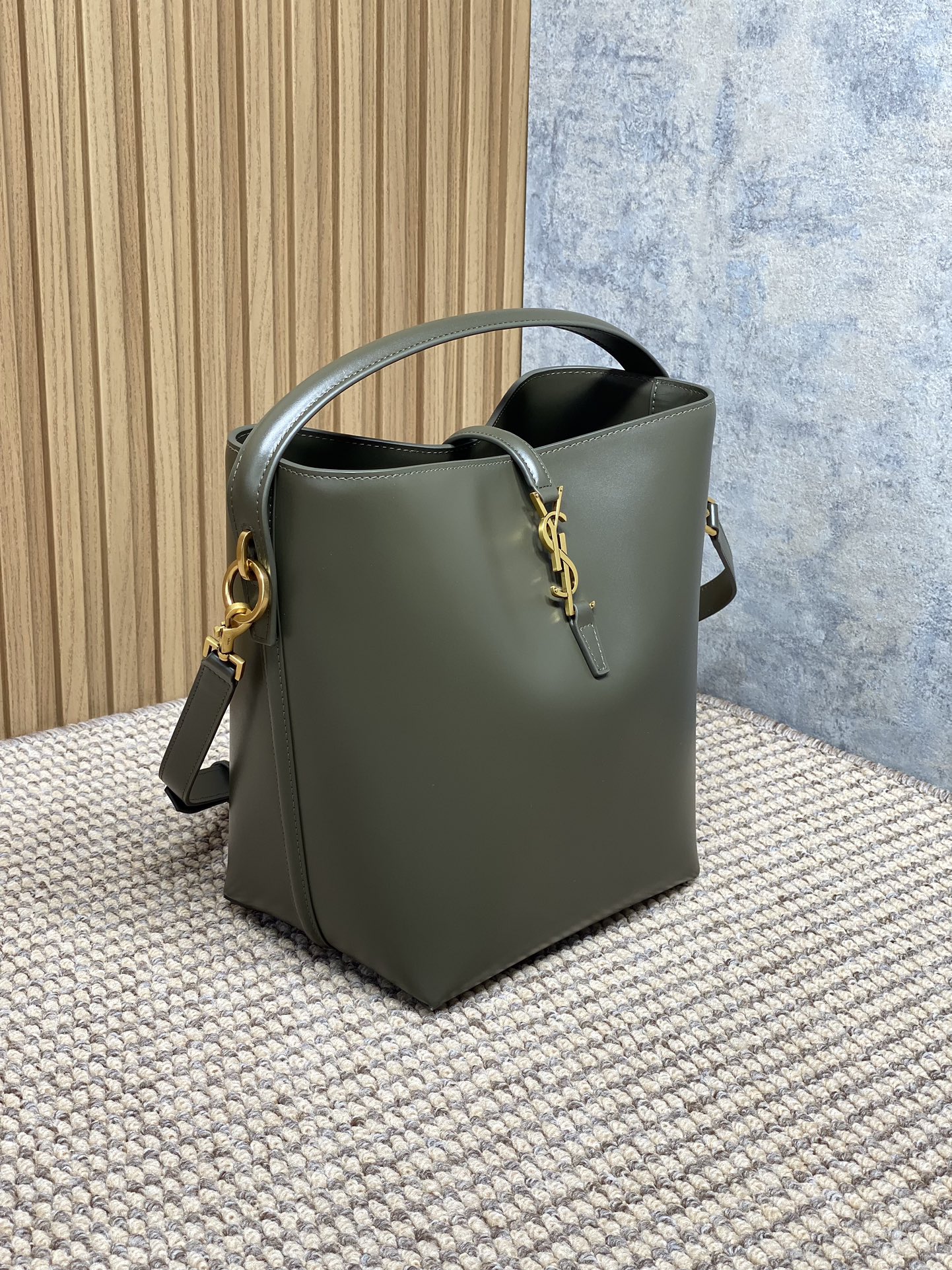 YSL Style Green Leather Crossbody Bag Lookbook Reference image 2