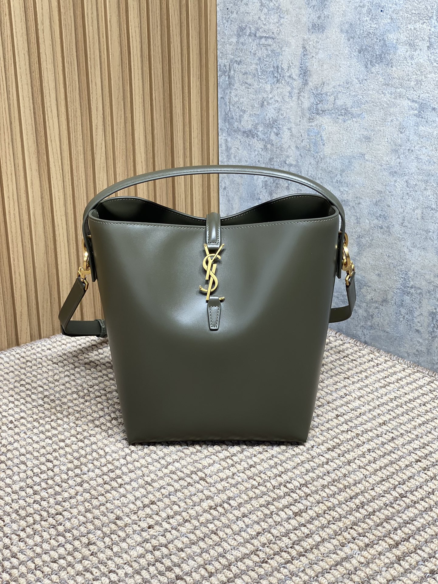 YSL Style Green Leather Crossbody Bag Lookbook Reference image 1