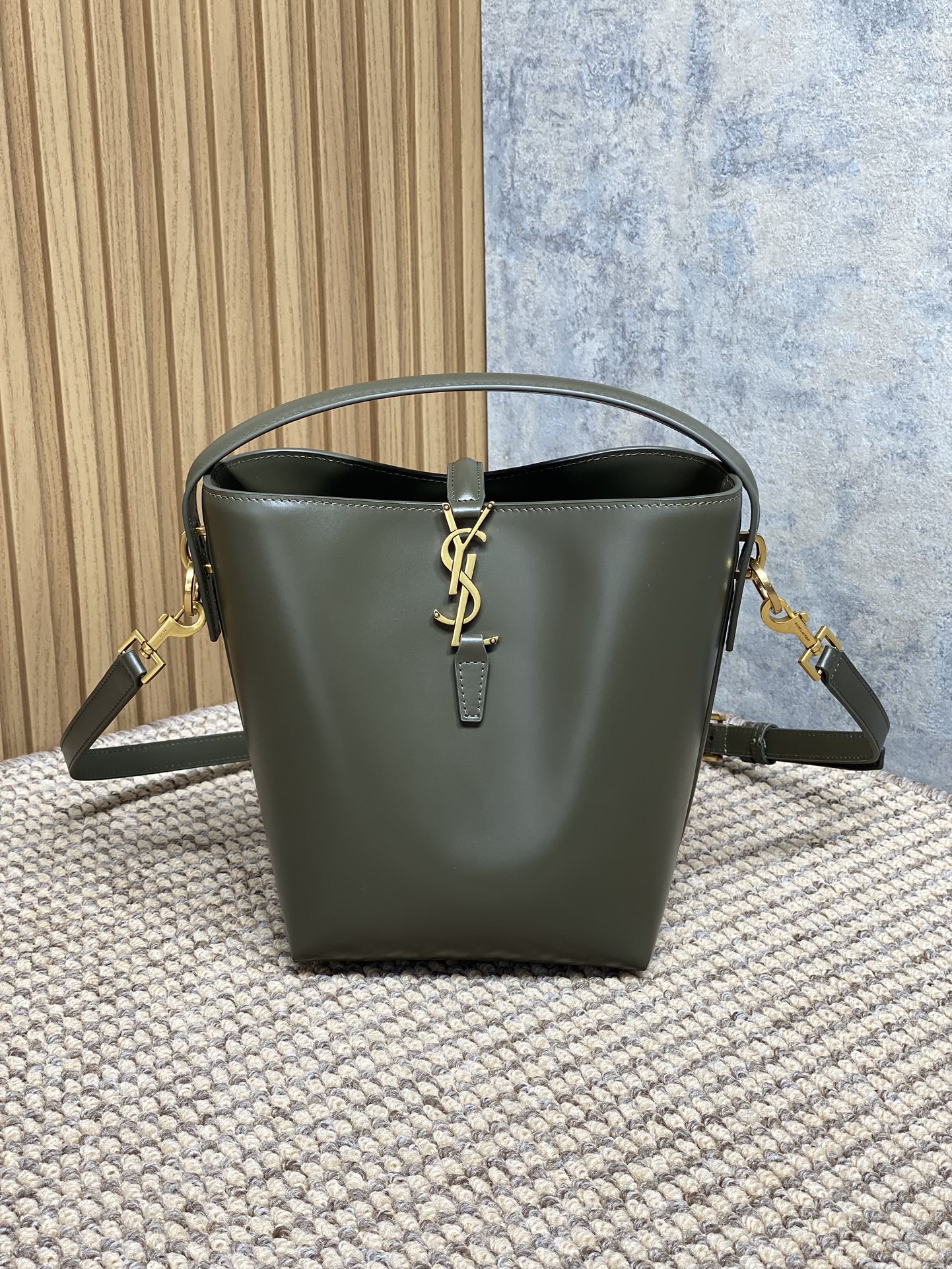 YSL Style Green Leather Crossbody Bag Lookbook Reference image 1