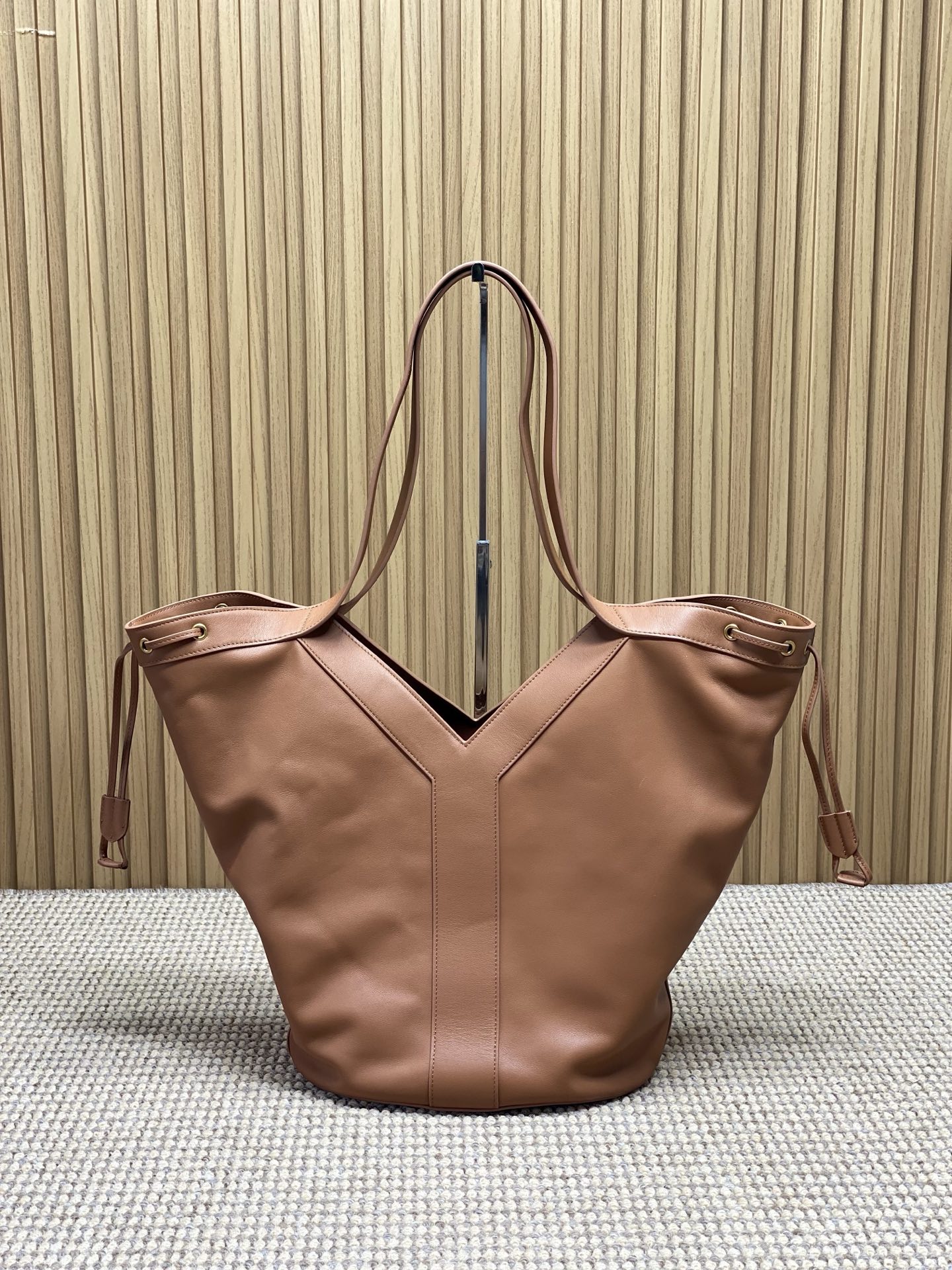 YSL Style Leather Tote Bag Lookbook Reference image 2