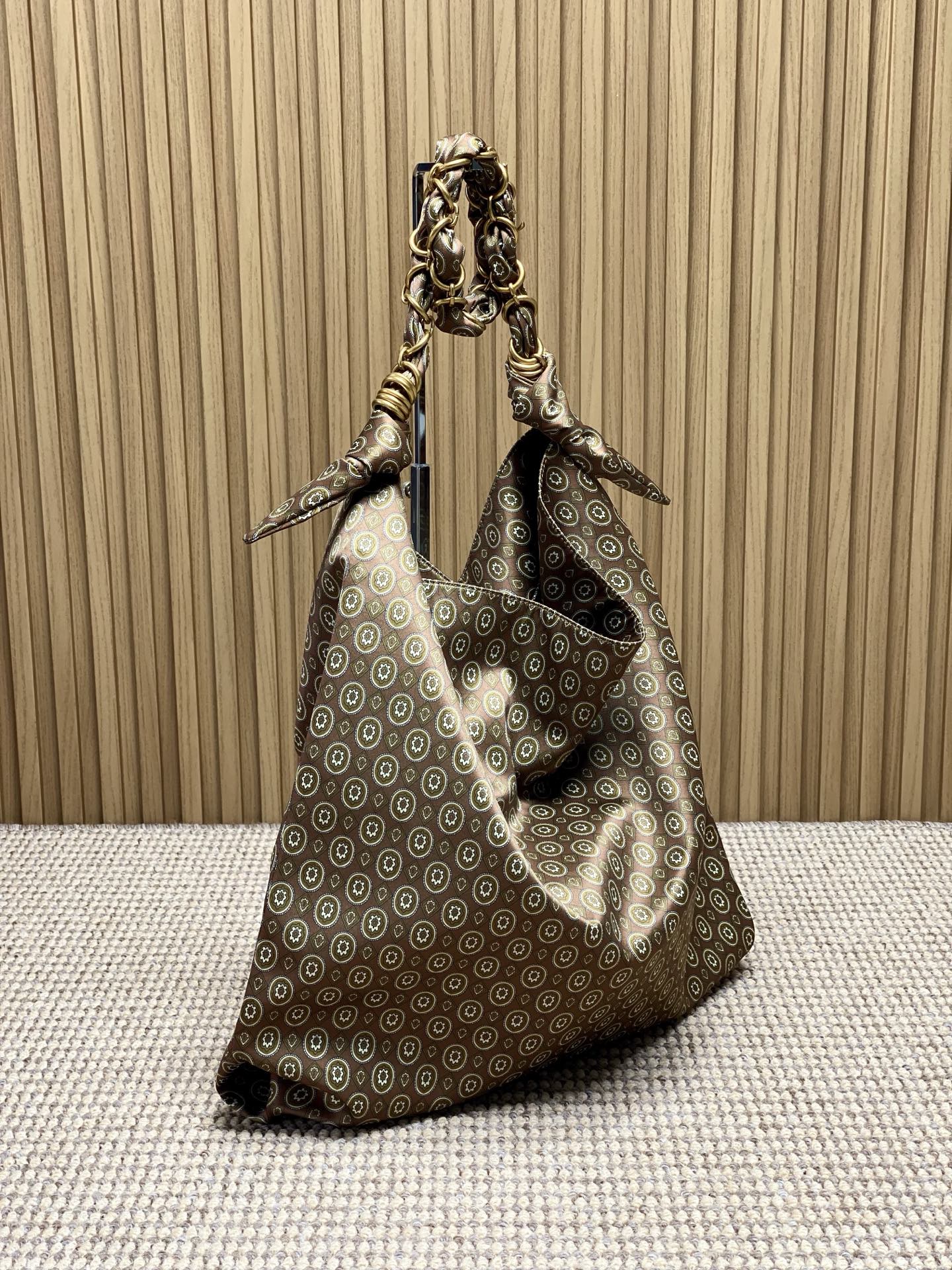 YSL Style Tote Bag style reference detail image 3 from source 770821