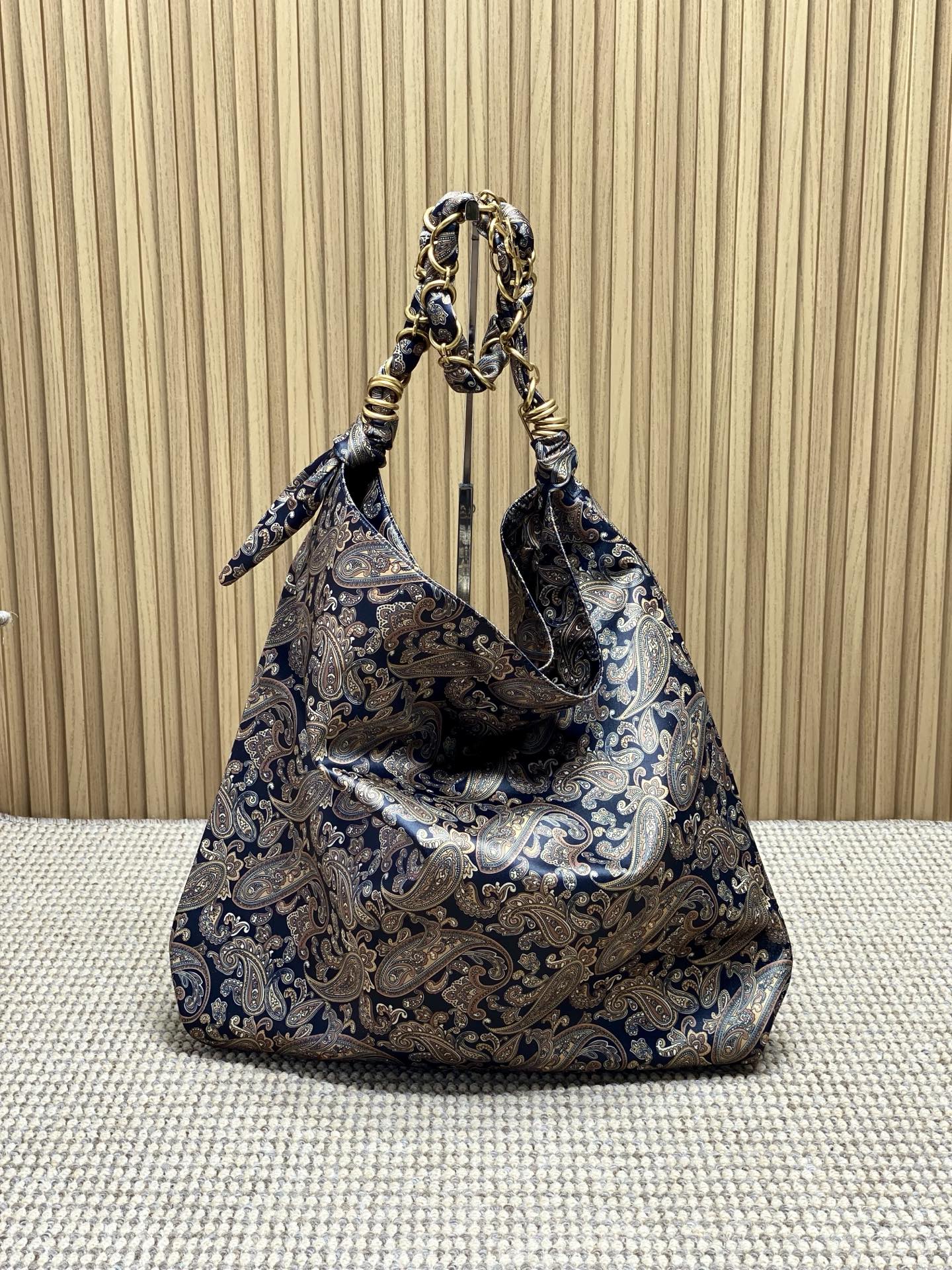 YSL Style Tote Bag style reference detail image 1 from source 770822