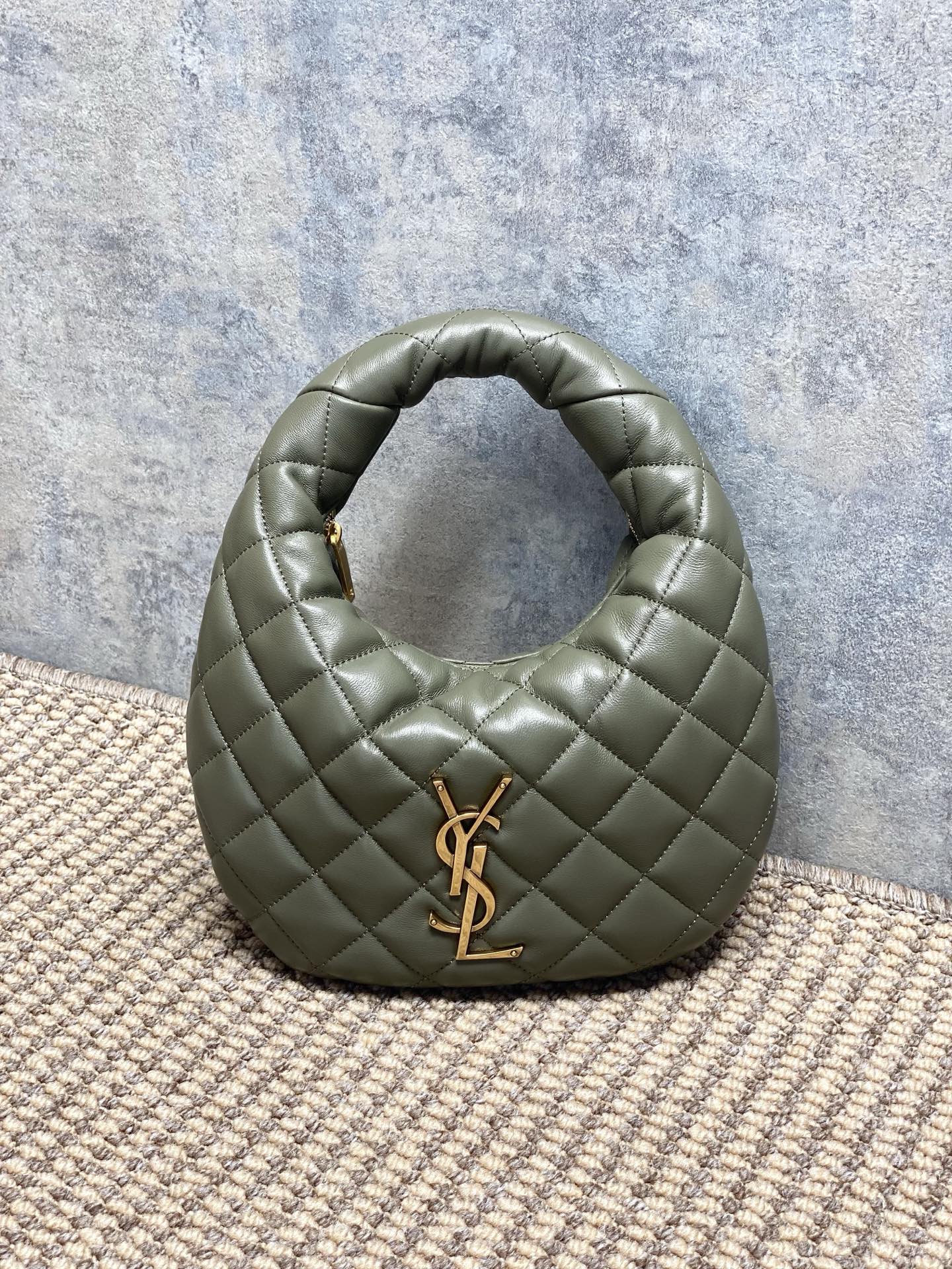 حقيبة يد جلد أصلية Yves Saint Laurent BABY ICARE باللون الرمادي والأخضر