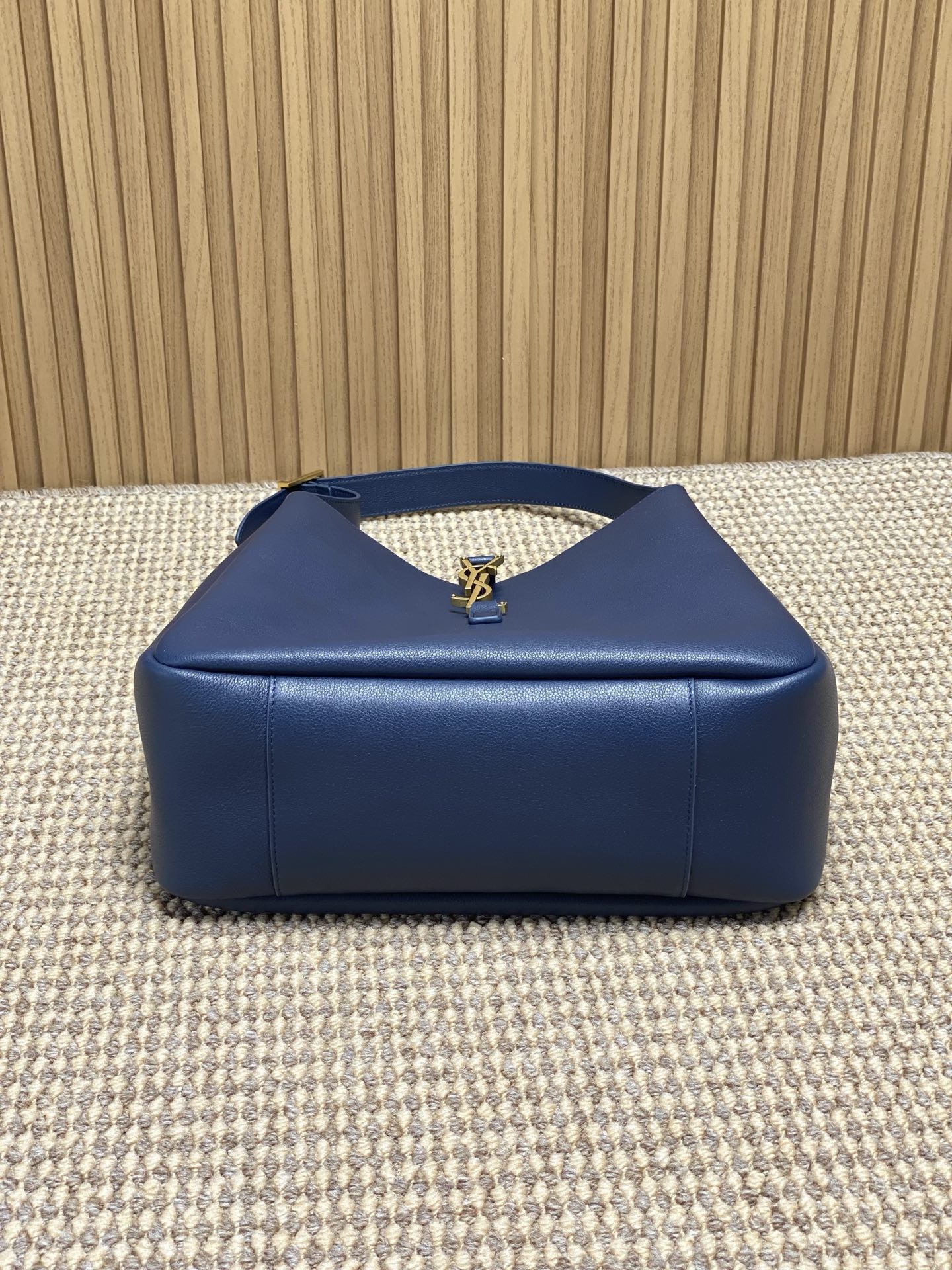 Yves Saint Laurent Blue Leather Shoulder Bag with Gold Logo, 30x31x13cm 5 i1756451809938 2327 0 3