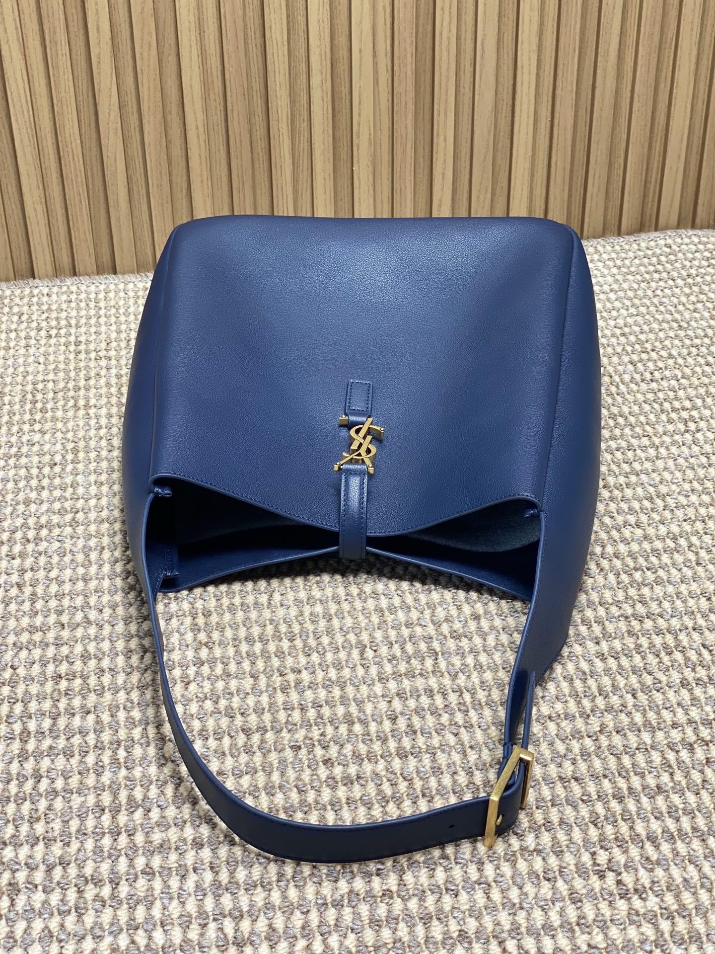 Yves Saint Laurent Blue Leather Shoulder Bag with Gold Logo, 30x31x13cm 6 i1756451818904 3057 0 4