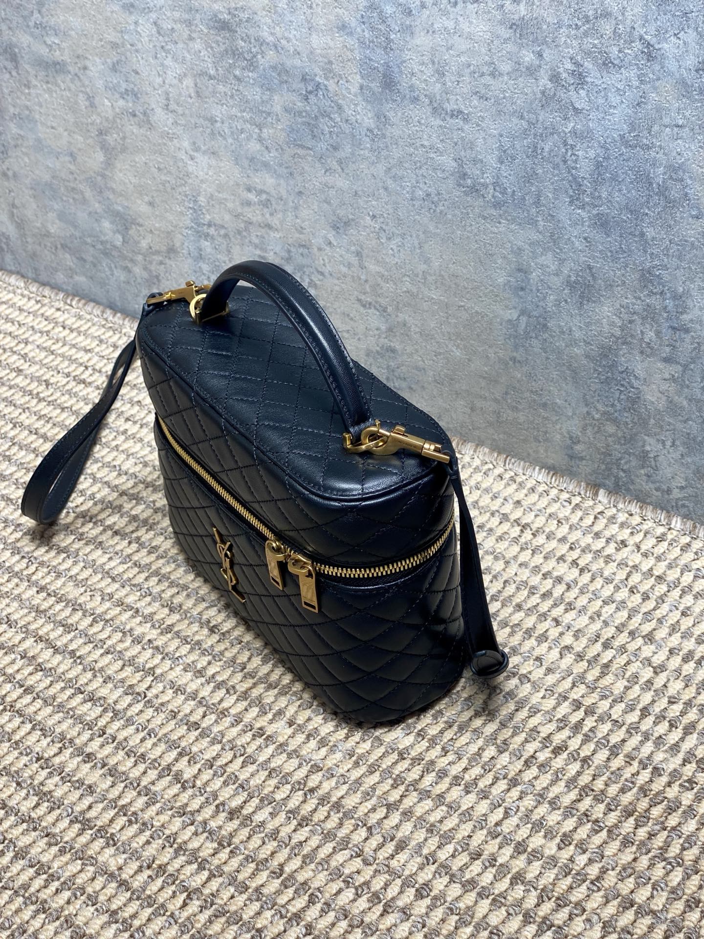 Yves Saint Laurent Gaby Box Bag Lambskin Leather, Compact, Stylish Design 4 i1757822097733 658 0 2