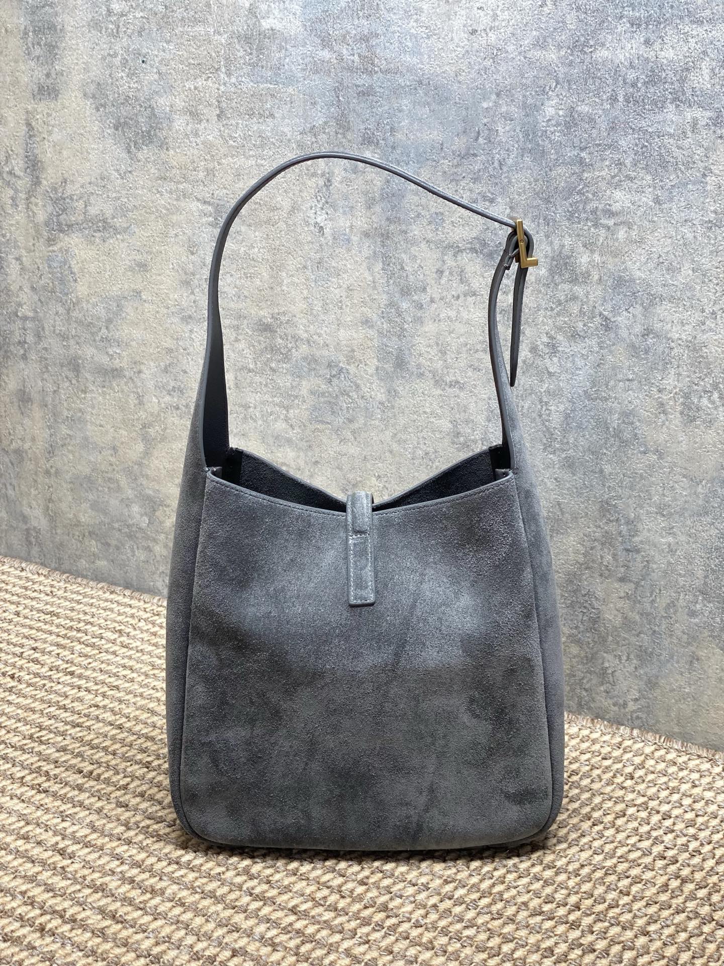 Yves Saint Laurent Gray Suede Leather Shoulder Bag with Gold Hardware 4 i1759129873477 7179 0 2