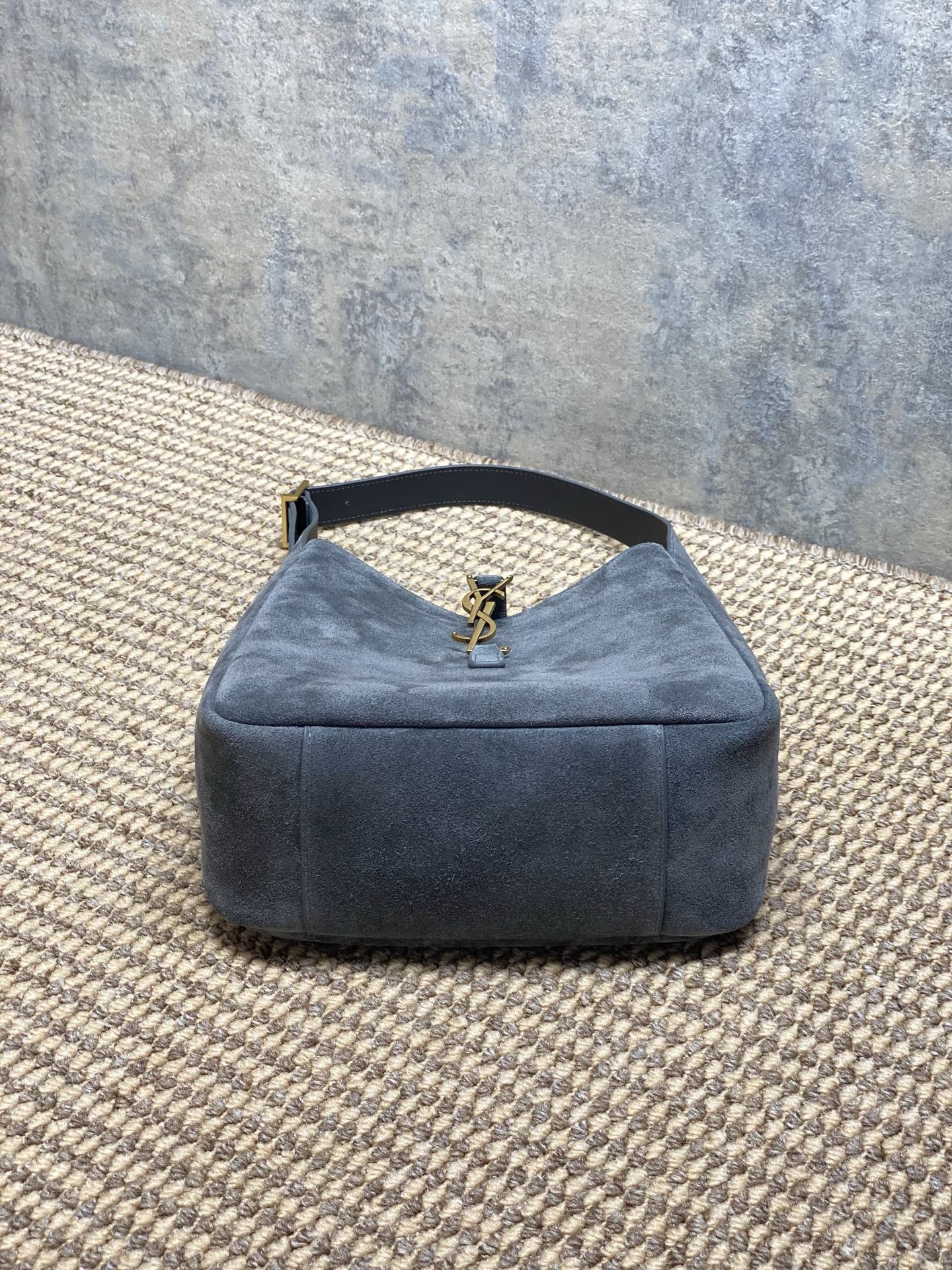 Yves Saint Laurent Gray Suede Leather Shoulder Bag with Gold Hardware 5 i1759129873583 9240 0 3