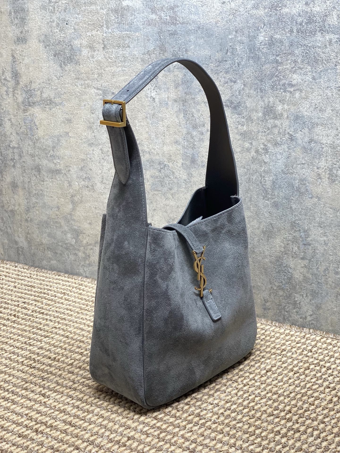 Yves Saint Laurent Gray Suede Leather Shoulder Bag with Gold Hardware 3 i1759129873595 9300 0 1