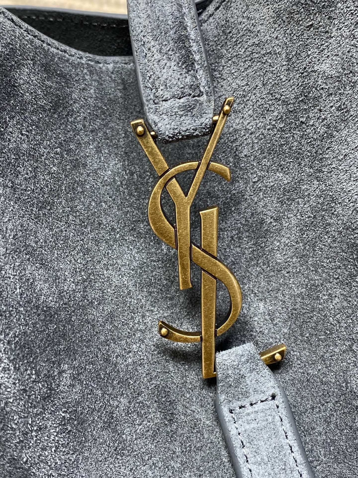 Yves Saint Laurent Gray Suede Leather Shoulder Bag with Gold Hardware 7 i1759129873601 9614 0 5