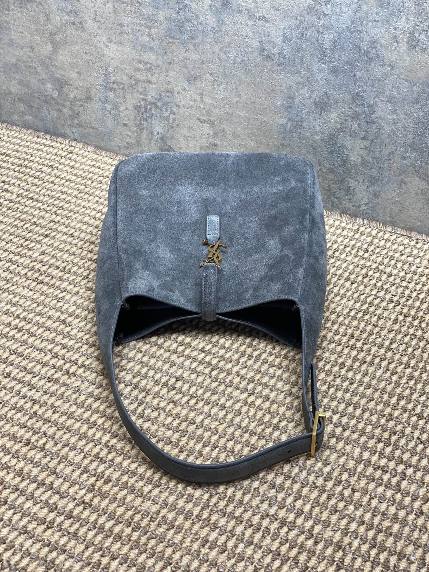 Yves Saint Laurent Gray Suede Leather Shoulder Bag with Gold Hardware 6 i1759129873641 3885 0 4