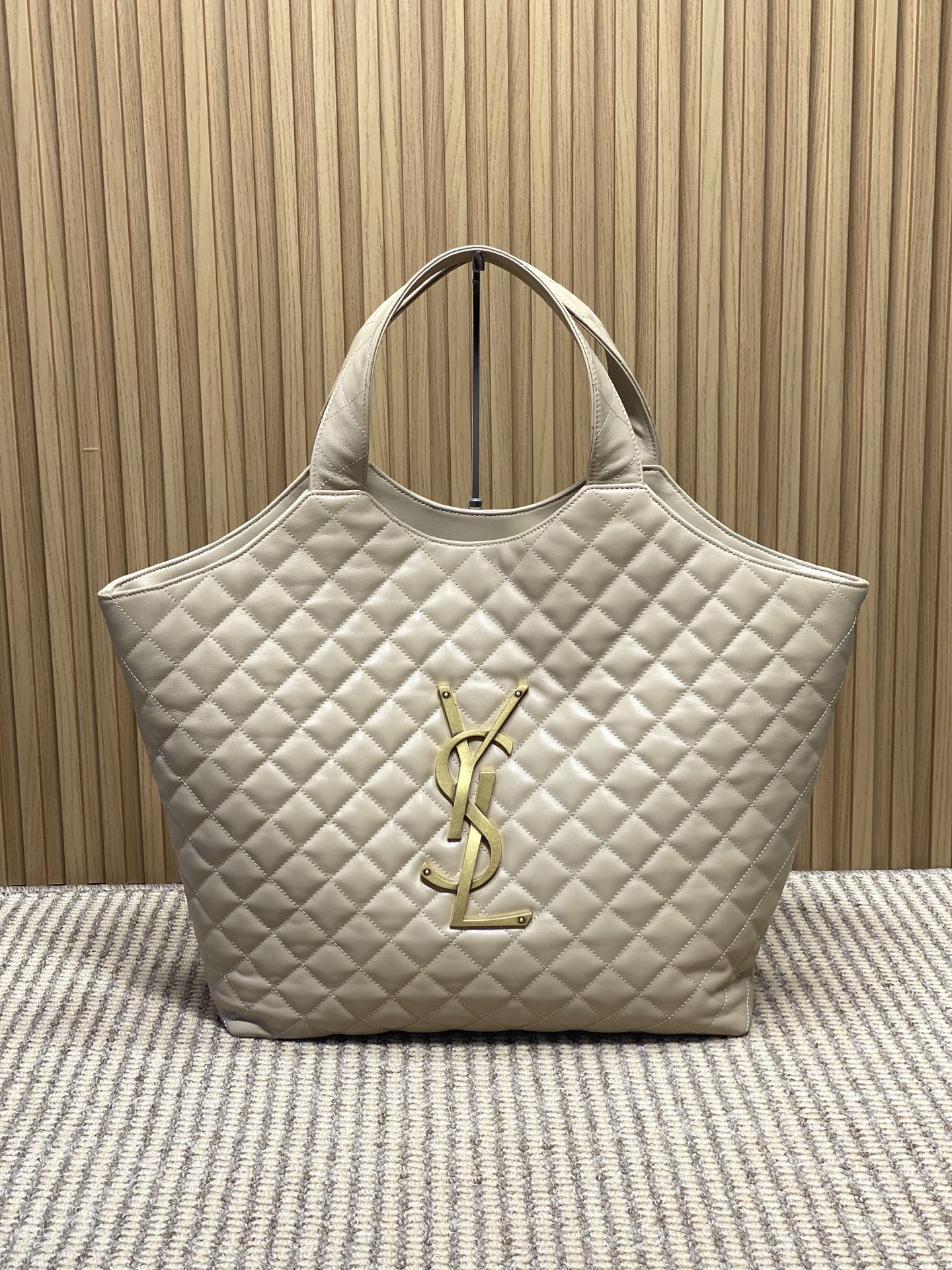 YSL Style Leather Tote Bag Lookbook Reference image 1