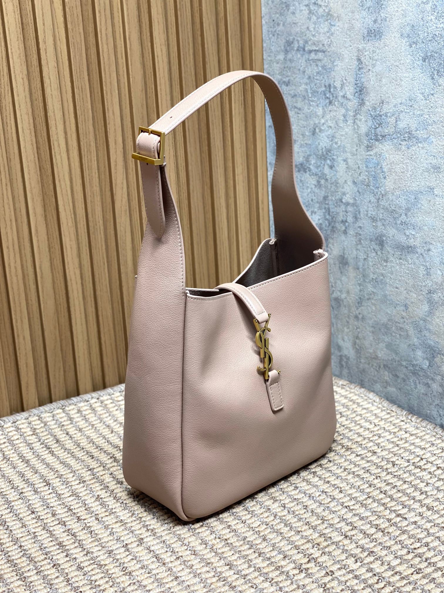 YSL Style Pink Leather Hobo Bag Lookbook Reference image 2