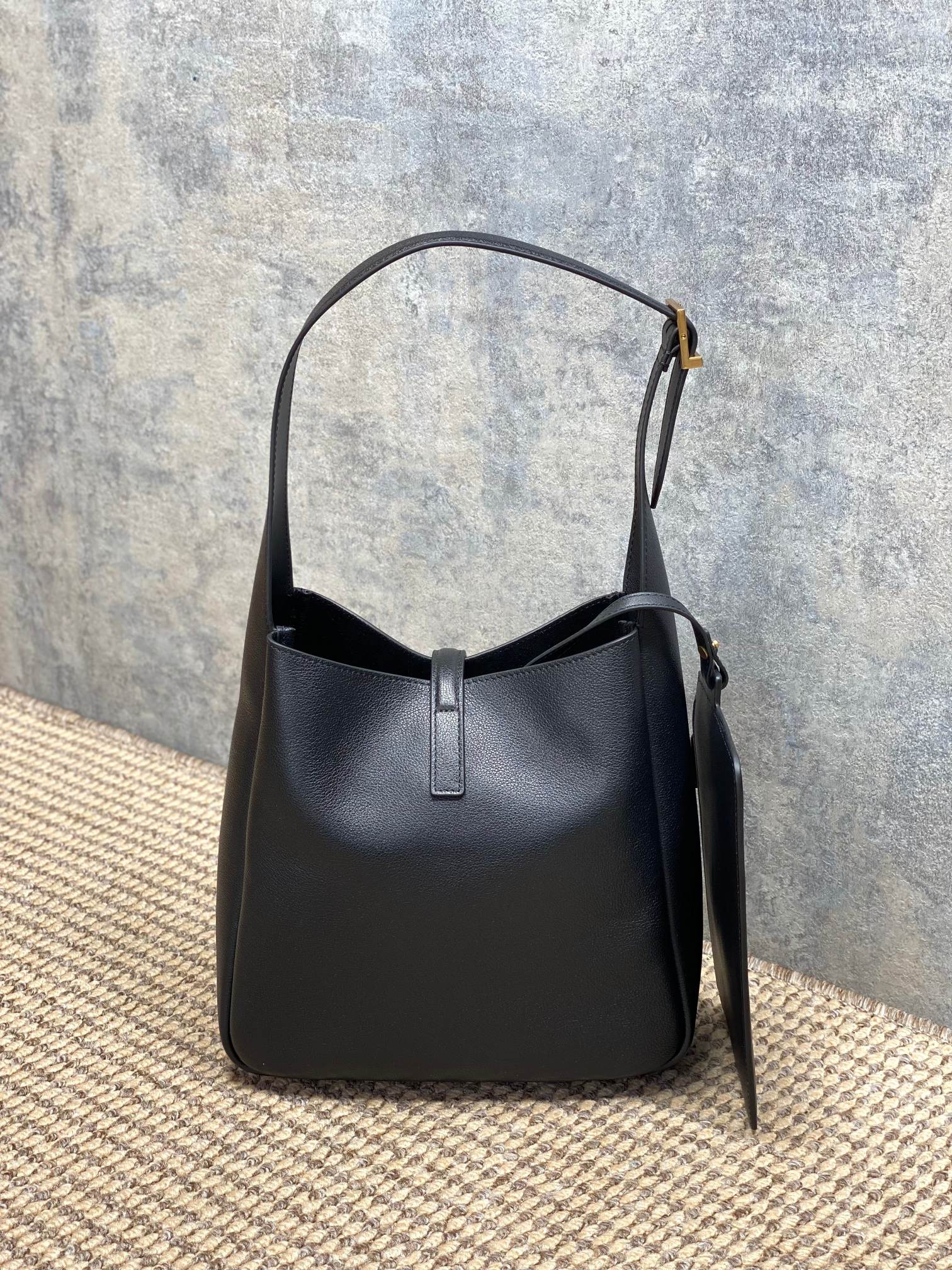 YSL Style Black Leather Hobo Bag style reference detail image 3 from source 770776