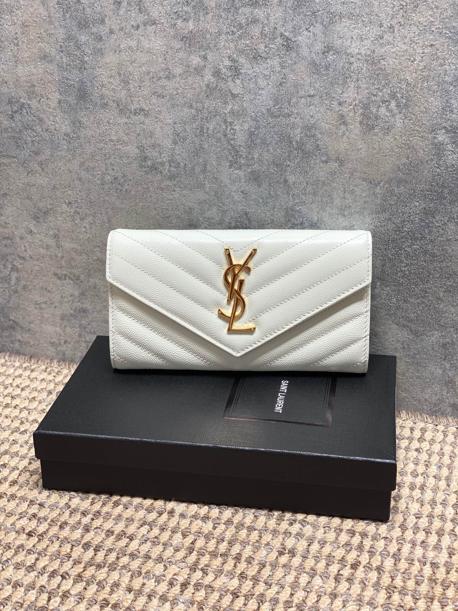 YSL Style Leather Wallet Bags detail image 1 from source 770837