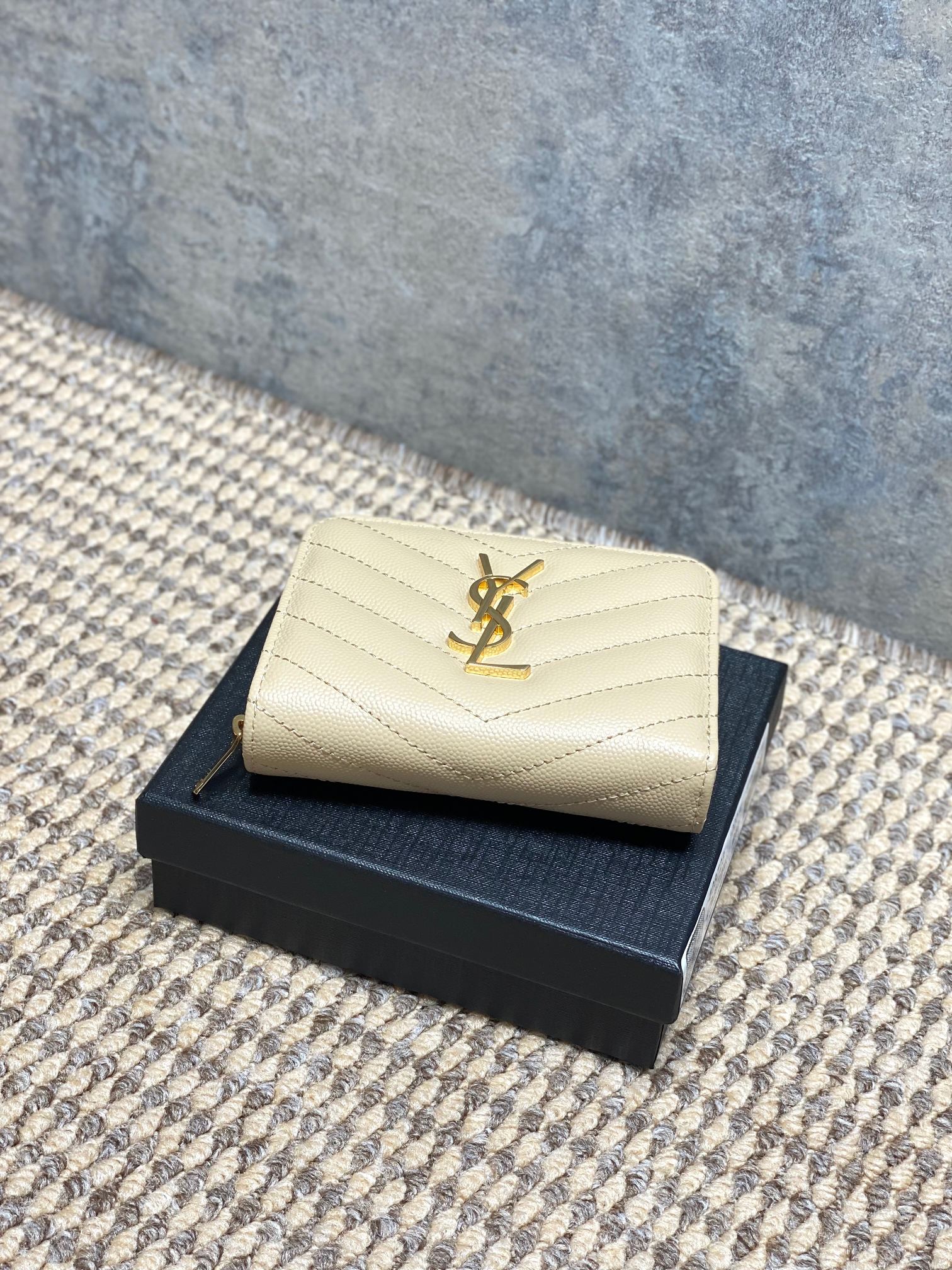 YSL Style Leather Wallet Bags detail image 3 from source 770827