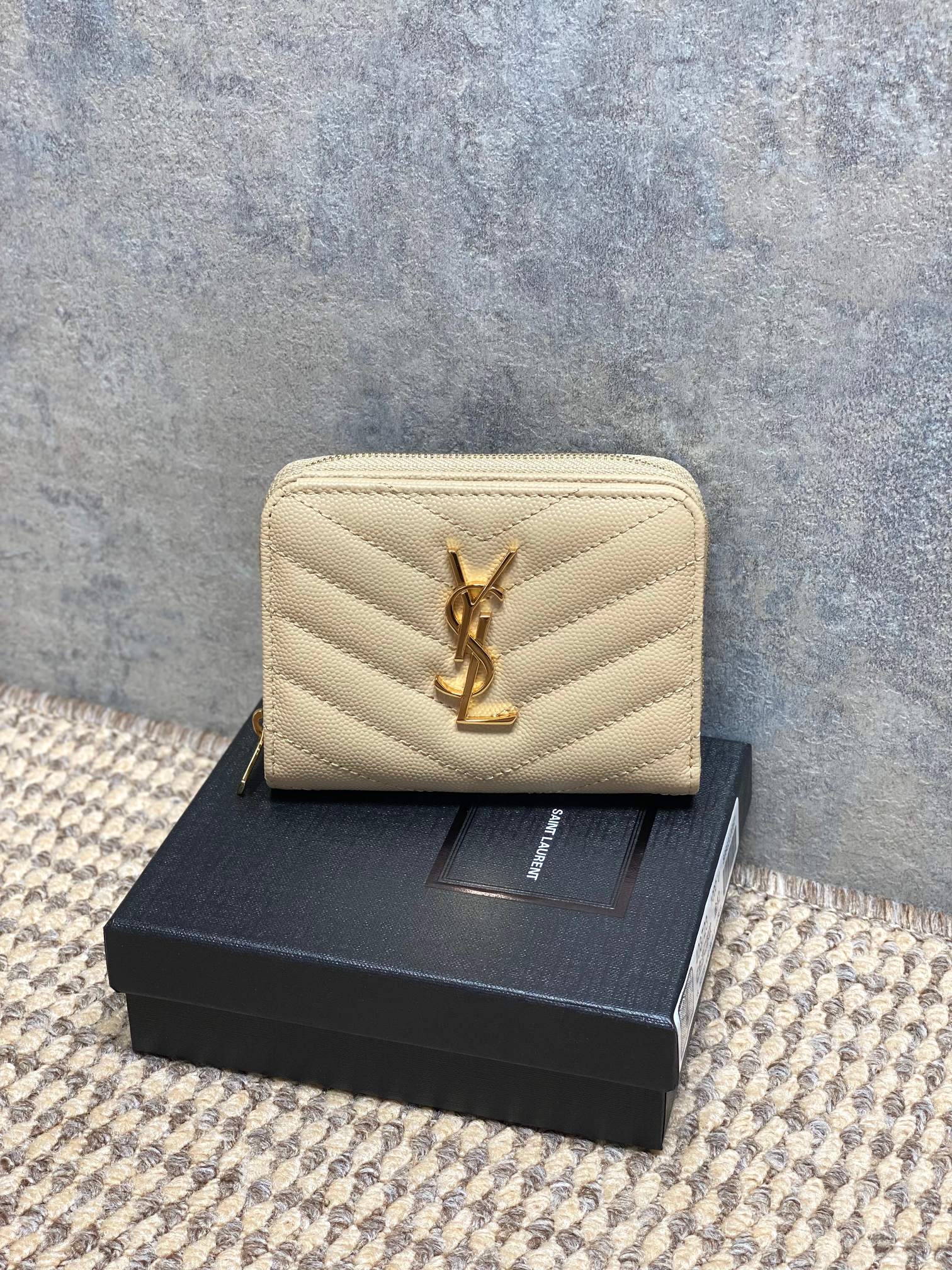 YSL Style Leather Wallet Bags detail image 1 from source 770827