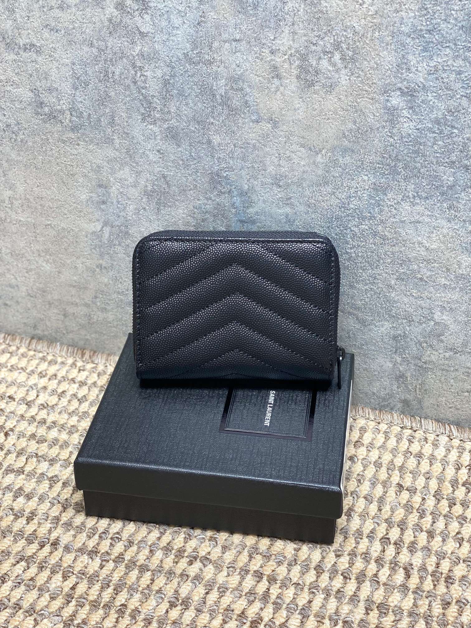 YSL Style Leather Wallet Bags detail image 2 from source 770829