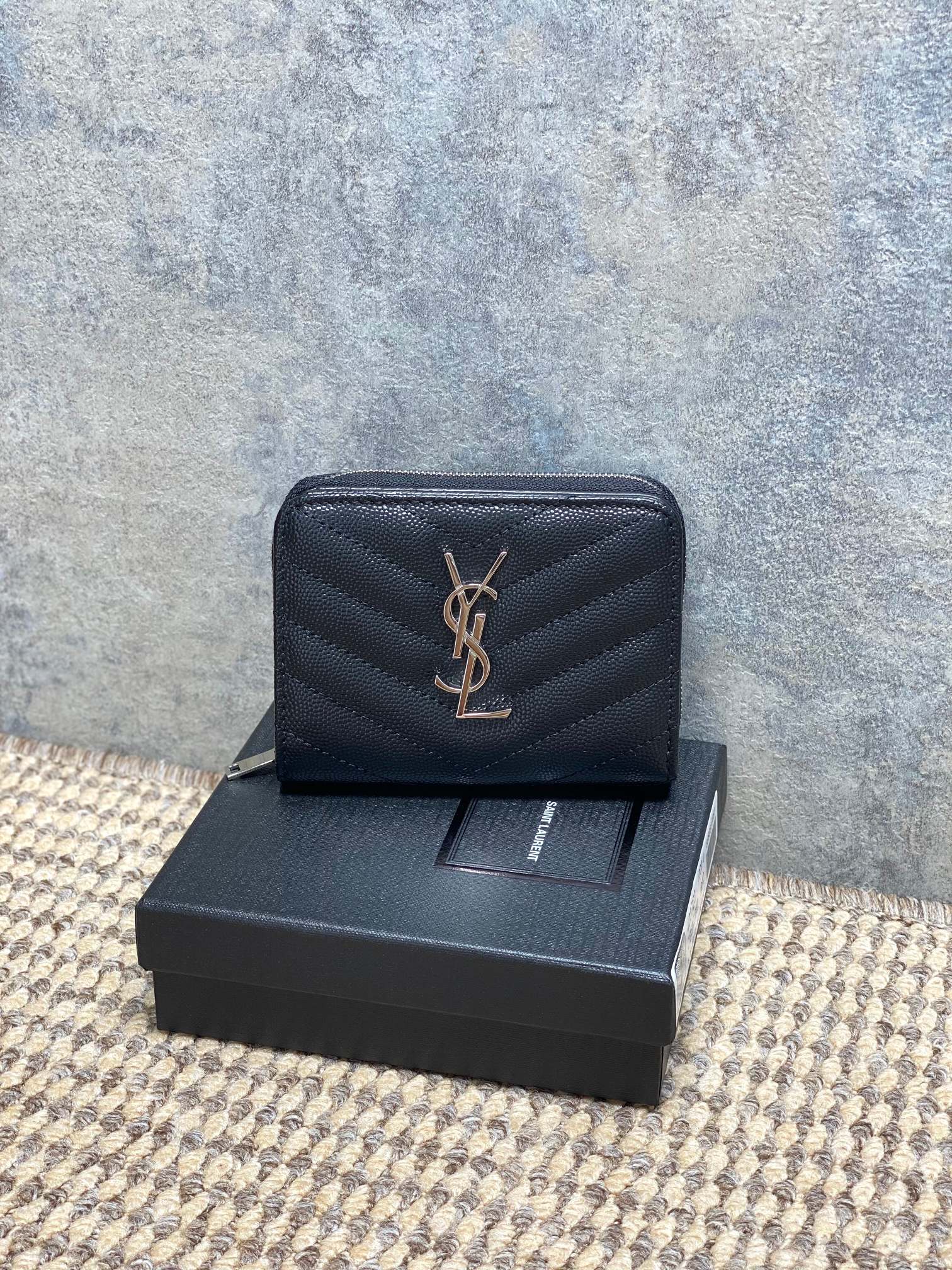YSL Style Leather Wallet Bags detail image 1 from source 770830