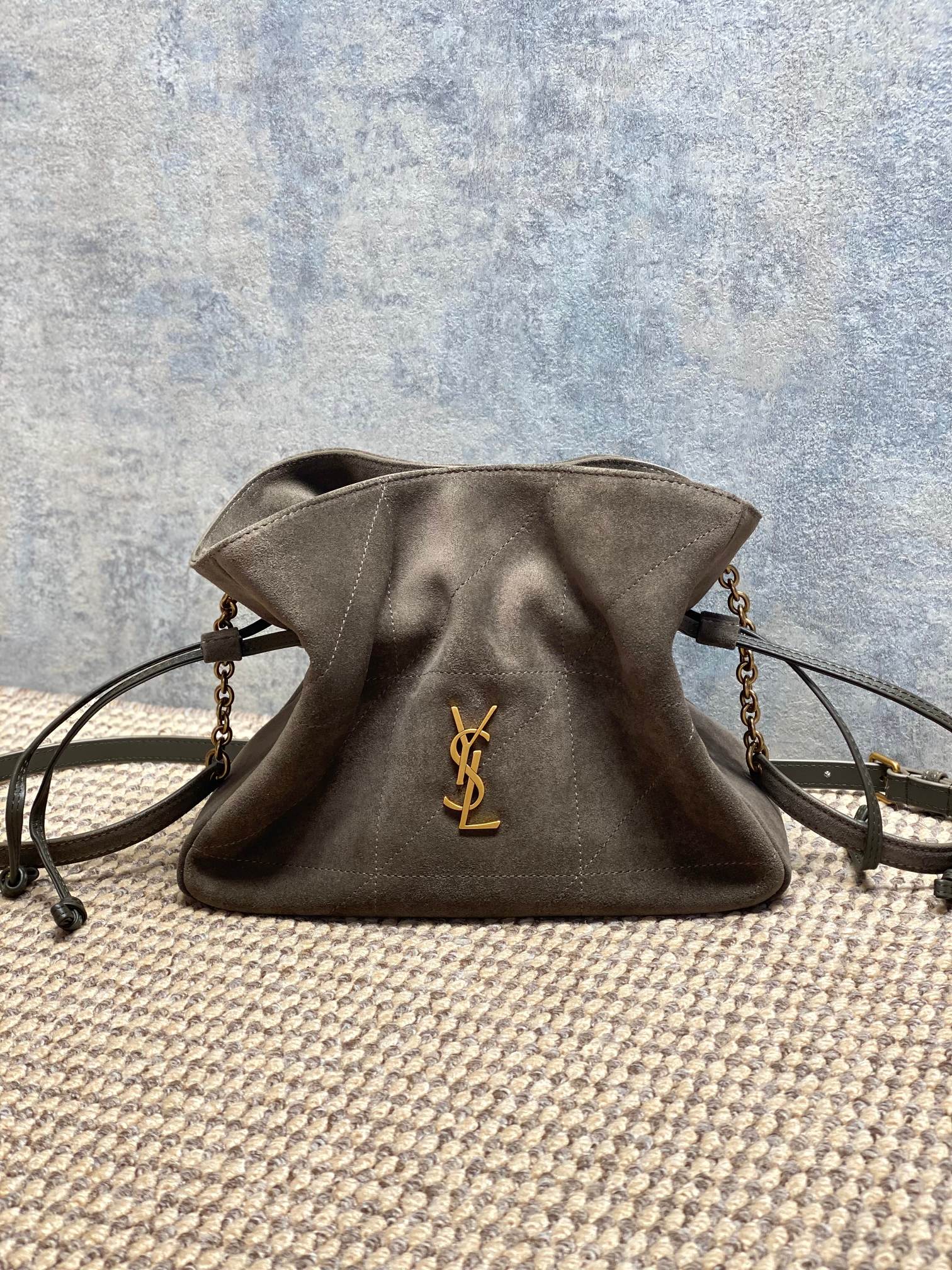 NO:938738,Musk green YSL new new new new new Jamie crossbody bag!  !  !  JAMIE肩背包饰以LE CASSANDRE和CARRE RIVE GAUCHE明缝线这款轻便小巧的手袋搭配链条肩带,可斜挎携带.抽绳系带可将两侧收紧或展开,打造不同廓形. 尺寸26 x18 x12.5cm 型号862712,YSL圣罗兰特级原厂皮,saint laurent,saint laurent,satchels,crossbody  bags,backpacks,Hermes,19860909麝香绿 YSL 新新新新新款Jamie斜挎包！！！JAMIE肩背包饰以LE CASSANDRE和CARRE RIVE GAUCHE明缝线这款轻便小巧的手袋搭配链条肩带,可斜挎携带.抽绳系带可将两侧收紧或展开,打造不同廓形. 尺寸26 x18 x12.5cm 型号862712,YSL圣罗兰特级原厂皮,saint laurent,saint laurent,satchels,crossbody bags,backpacks,Hermes,,Bag