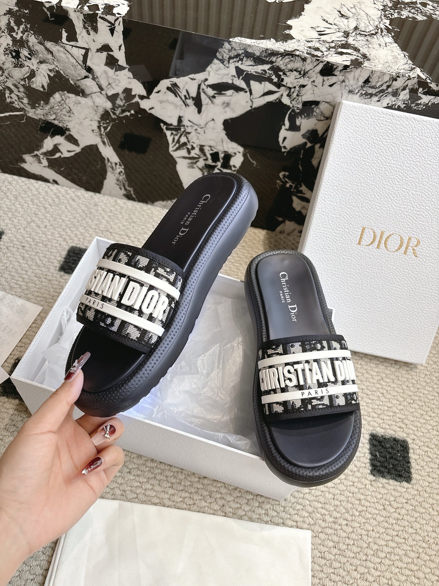 Dior 2025ss新款 Dio(r)evolution系列藤格纹魔术贴一字宽带厚底凉拖鞋
