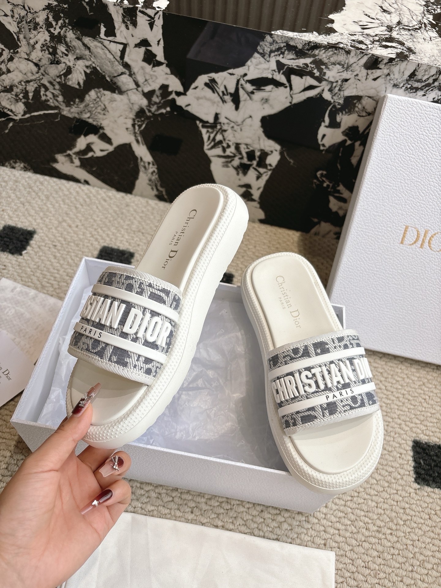 Dior 2025ss新款 Dio(r)evolution系列藤格纹魔术贴一字宽带厚底凉拖鞋