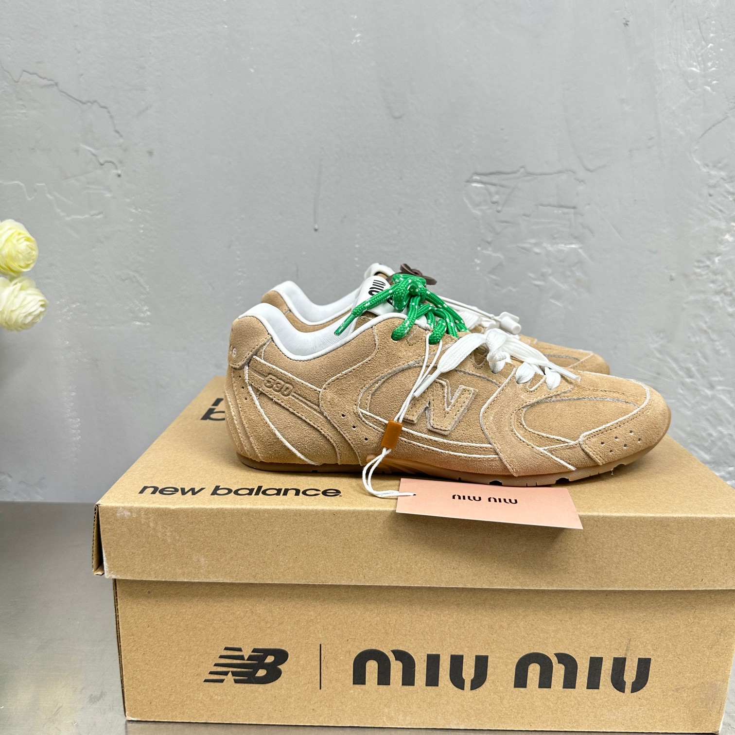 Miu Miu x New Balance 530SL Sneakers: Stylish, Deconstructed Design with Unique Colors - 图片 3