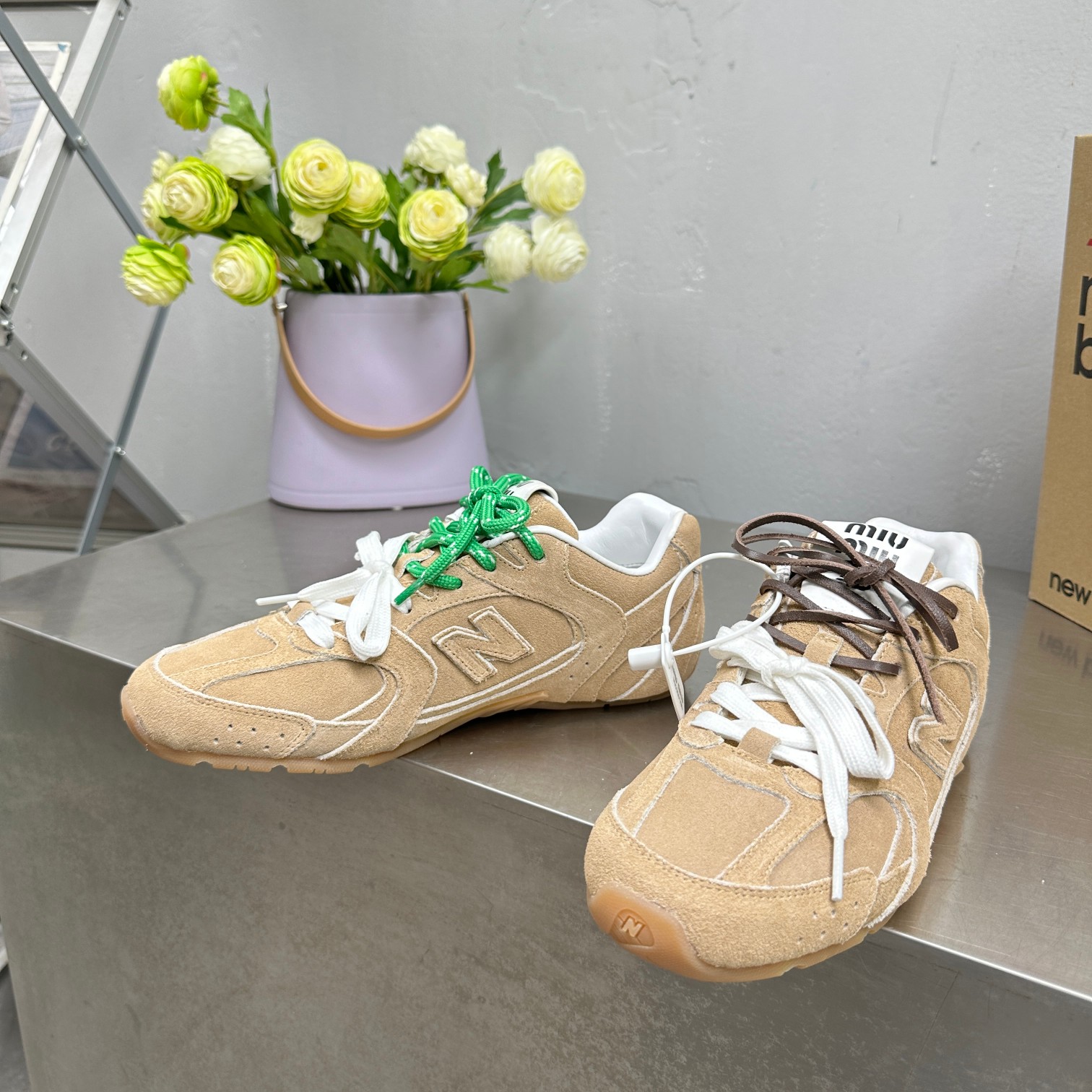 Miu Miu x New Balance 530SL Sneakers: Stylish, Deconstructed Design with Unique Colors - 图片 2