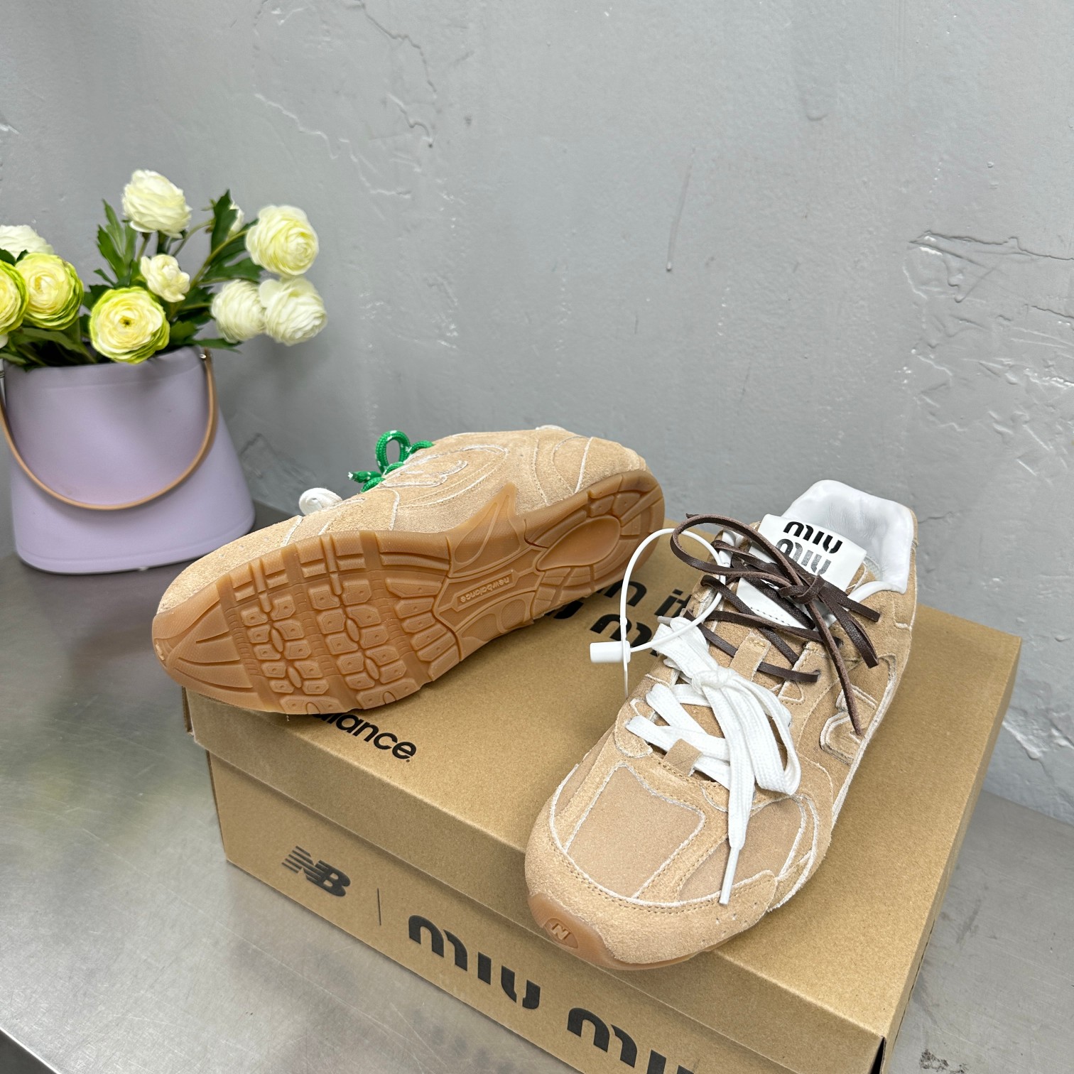 Miu Miu x New Balance 530SL Sneakers: Stylish, Deconstructed Design with Unique Colors - 图片 4