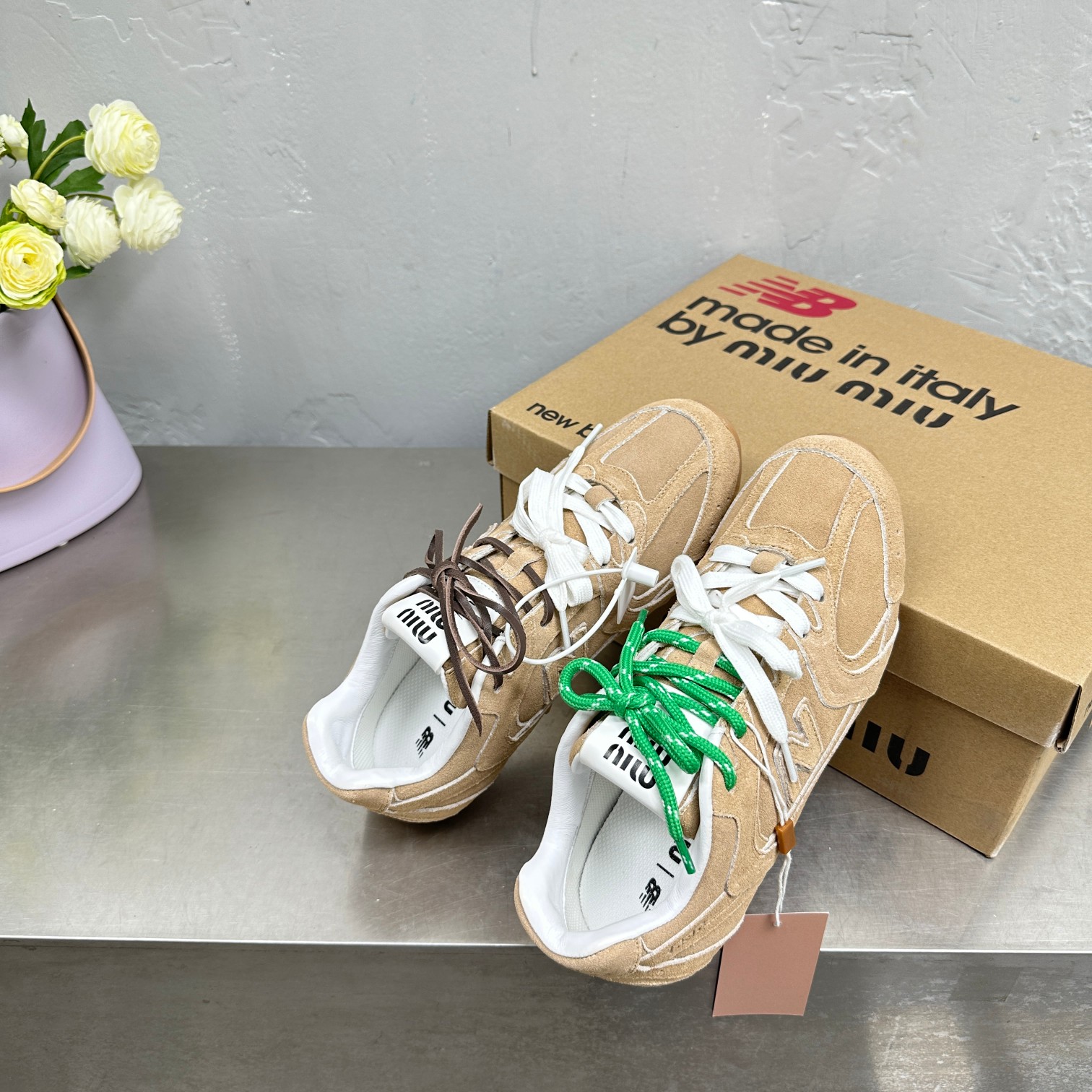 Miu Miu x New Balance 530SL Sneakers: Stylish, Deconstructed Design with Unique Colors - 图片 6