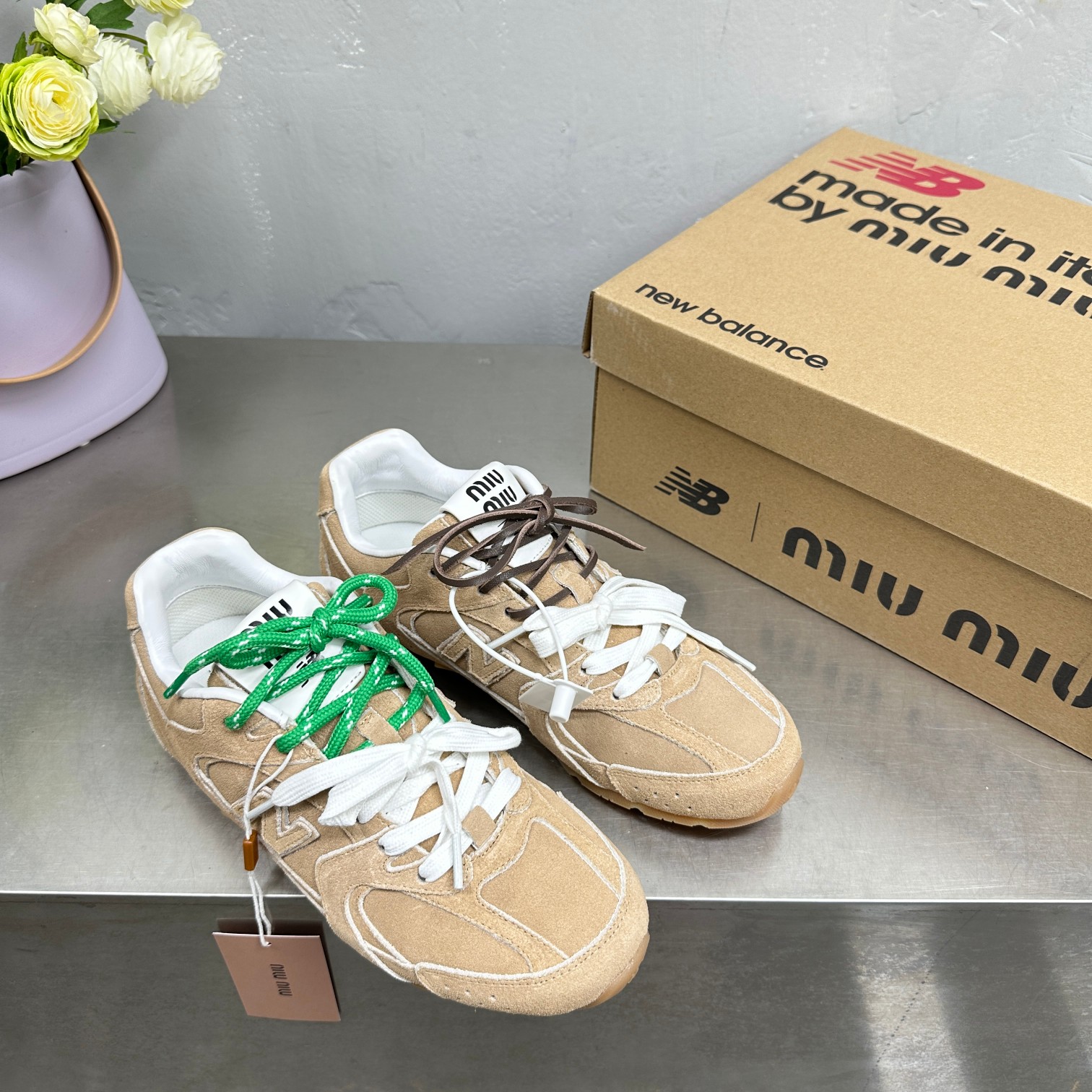 Miu Miu x New Balance 530SL Sneakers: Stylish, Deconstructed Design with Unique Colors - 图片 7