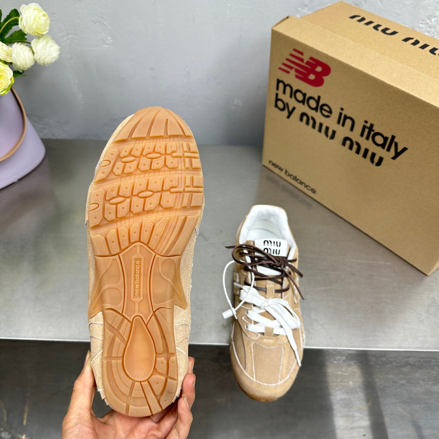 Miu Miu x New Balance 530SL Sneakers: Stylish, Deconstructed Design with Unique Colors - 图片 9