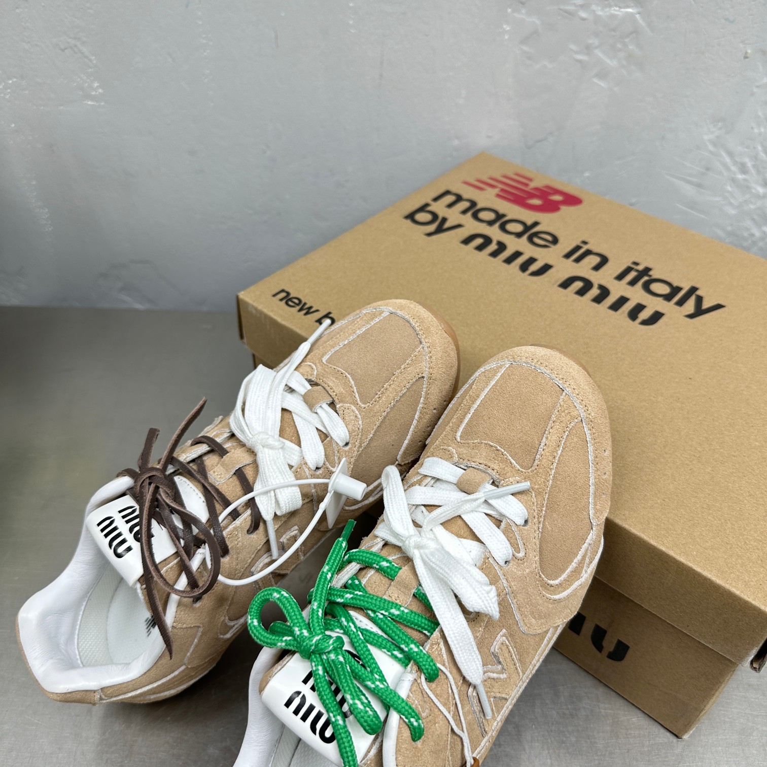 Miu Miu x New Balance 530SL Sneakers: Stylish, Deconstructed Design with Unique Colors - 图片 8