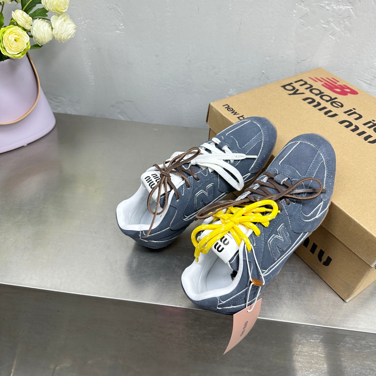 Miu Miu x New Balance 530SL Recreational Shoes with Unique Design - 图片 2